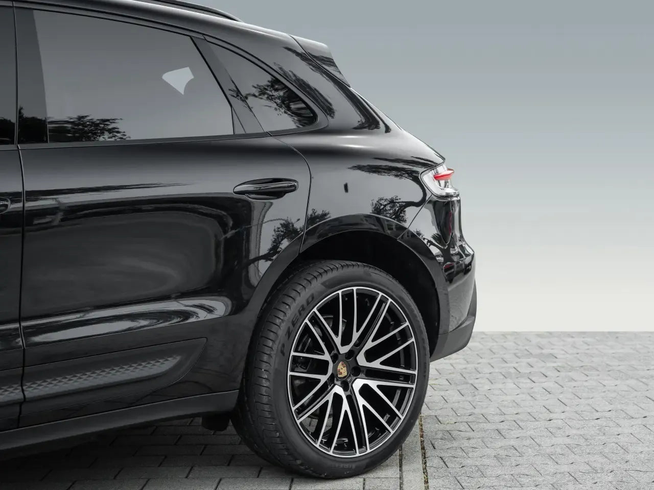 Porsche Macan 2.0 Benzina 265cp - Samsaru's Car Outlet