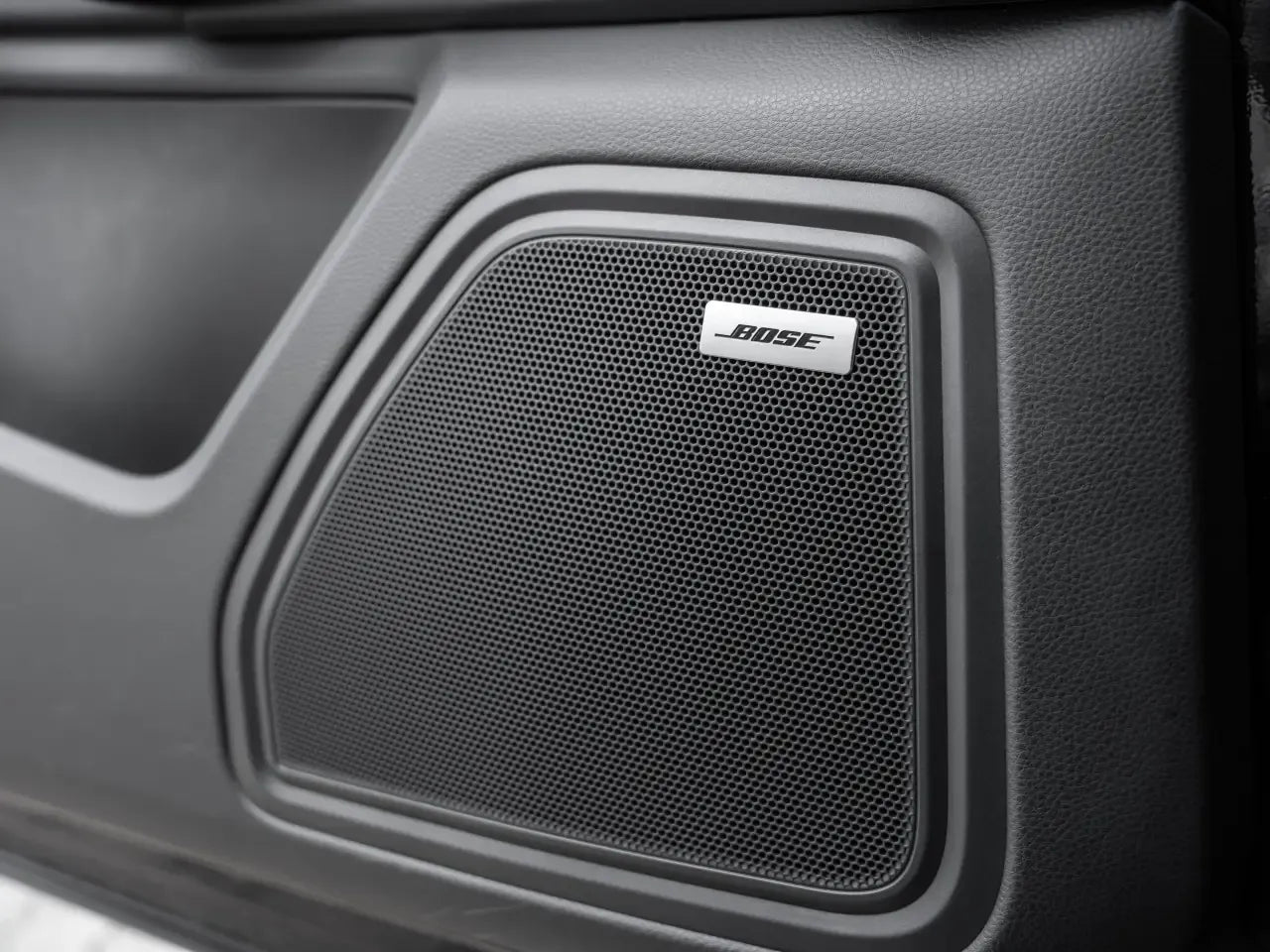 Porsche Macan 2.0 Benzina 265cp - Samsaru's Car Outlet