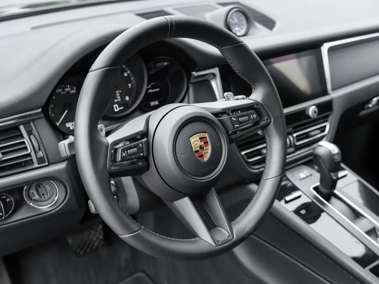 Porsche Macan 2.0 Benzina 265cp - Samsaru's Car Outlet