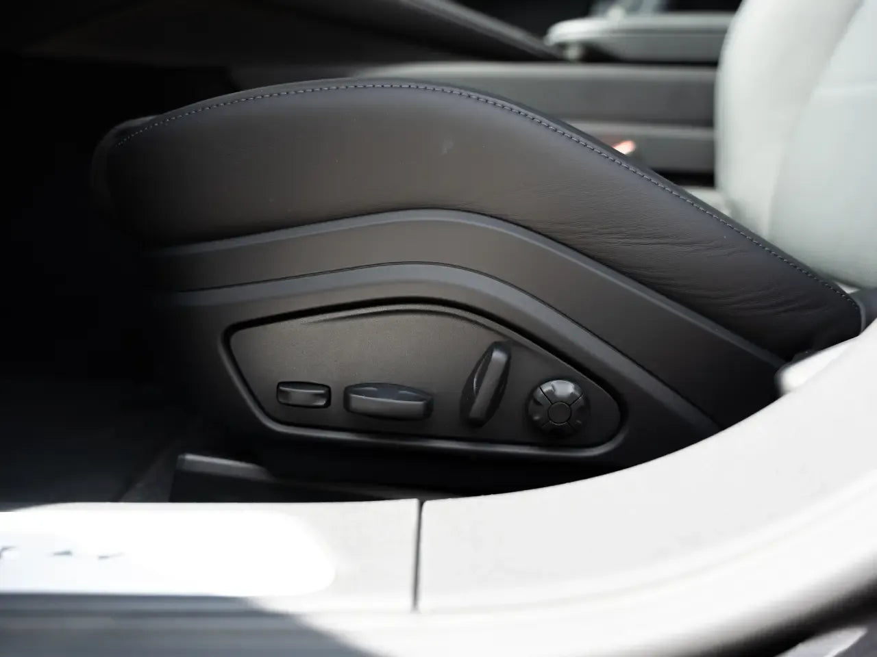 Porsche Panamera 4 - Samsaru's Car Outlet