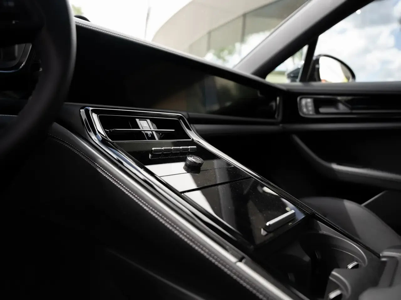 Porsche Panamera 4 - Samsaru's Car Outlet