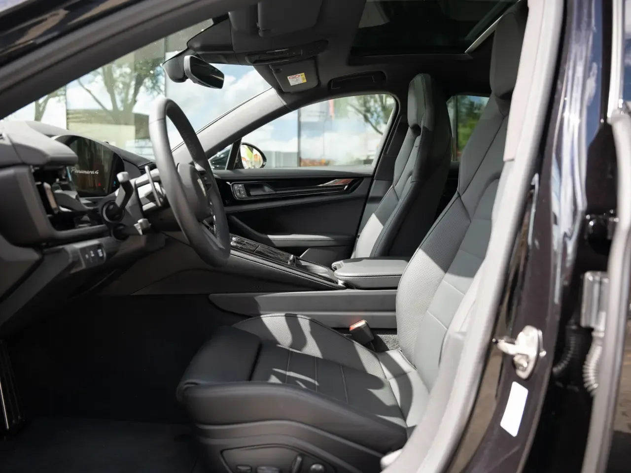Porsche Panamera 4 - Samsaru's Car Outlet