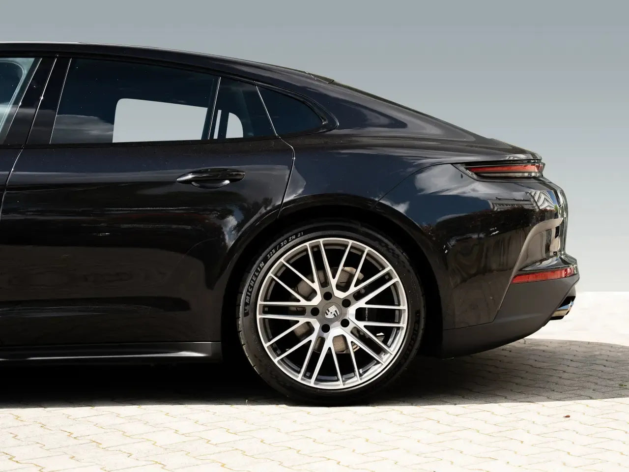 Porsche Panamera 4 - Samsaru's Car Outlet
