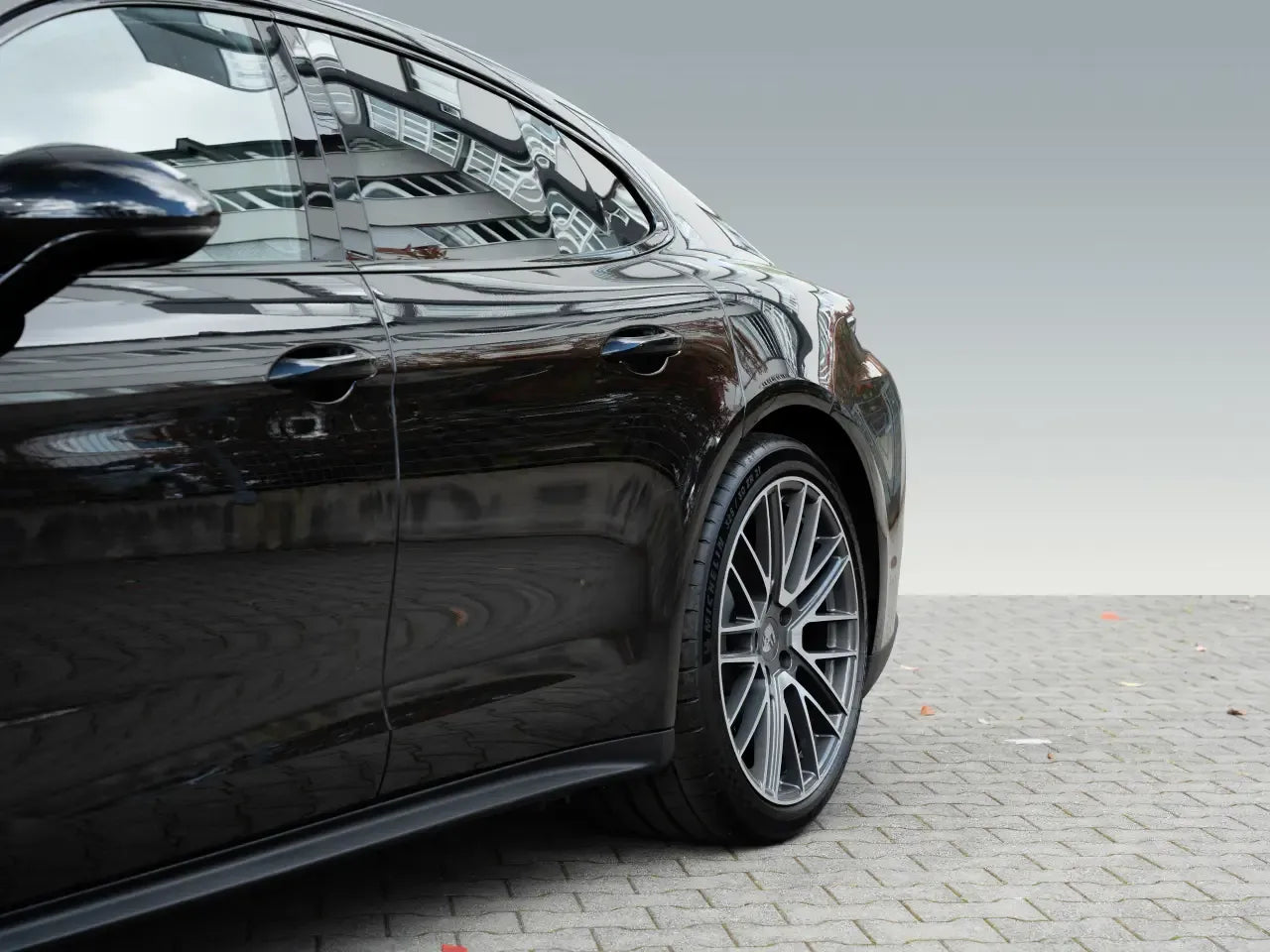 Porsche Panamera 4 - Samsaru's Car Outlet