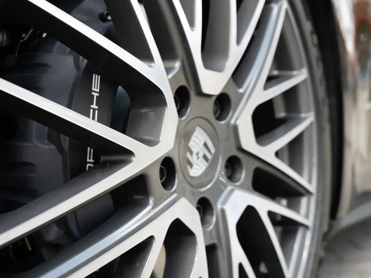 Porsche Panamera 4 - Samsaru's Car Outlet