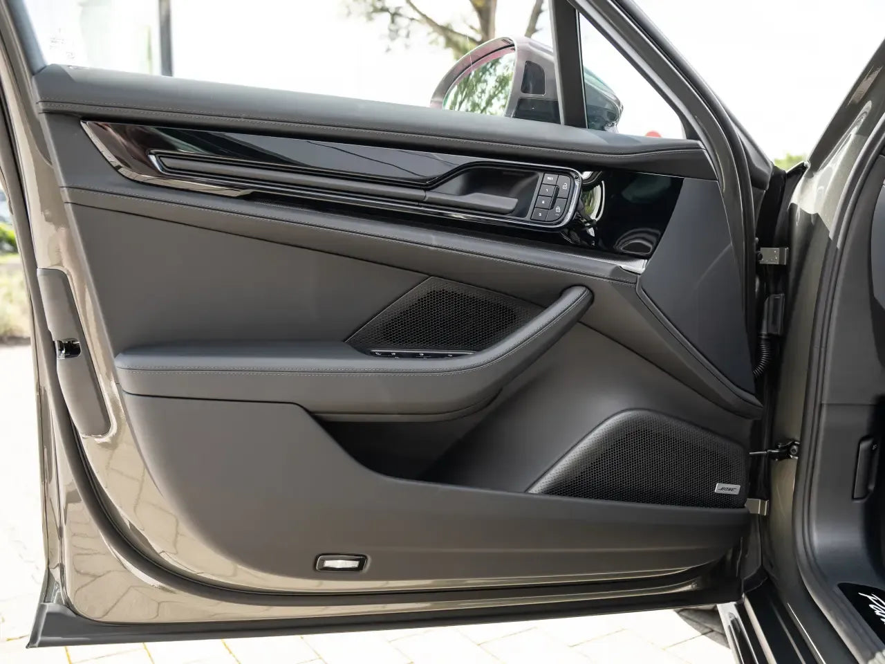 Porsche Panamera 4S E-Hybrid - Samsaru's Car Outlet