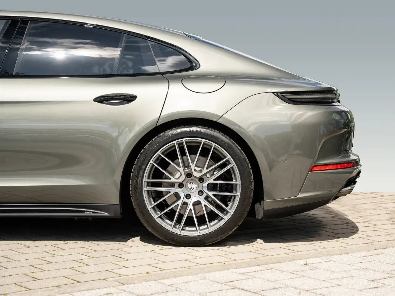 Porsche Panamera 4S E-Hybrid - Samsaru's Car Outlet