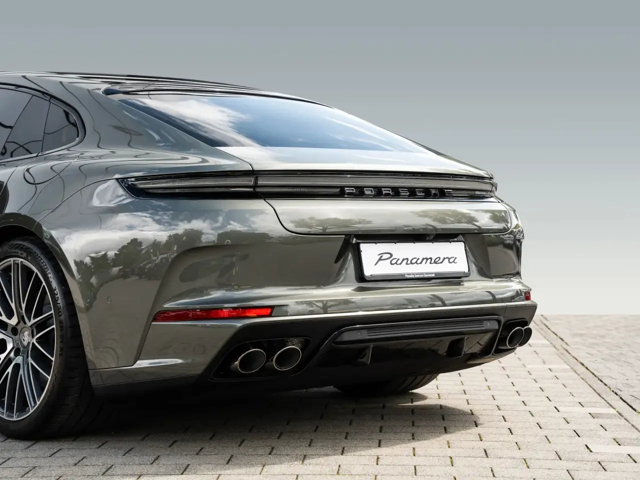 Porsche Panamera 4S E-Hybrid - Samsaru's Car Outlet