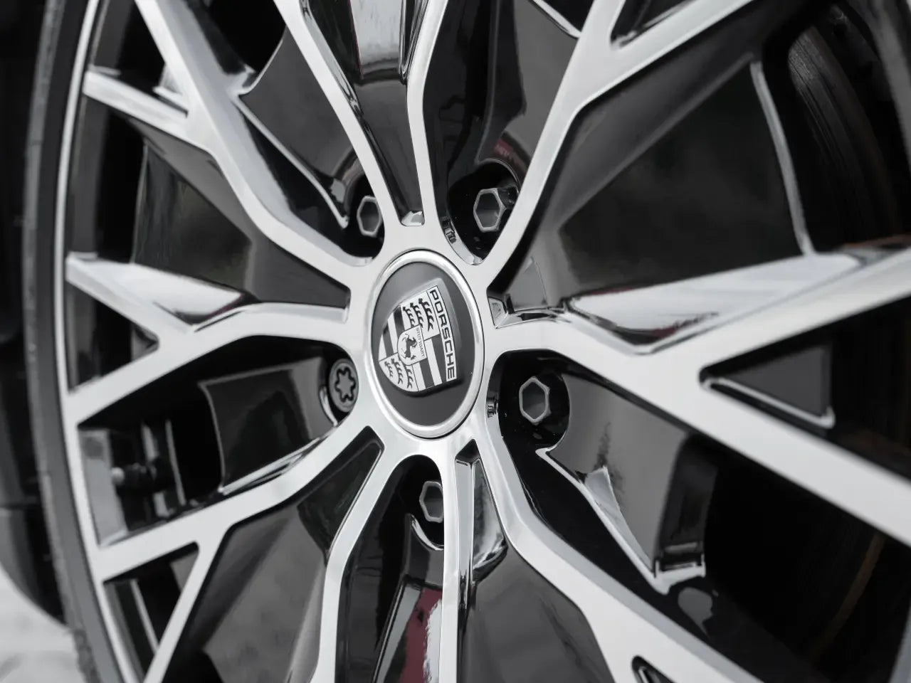 Porsche Taycan 4 Cross Turismo - Electric - Samsaru's Car Outlet