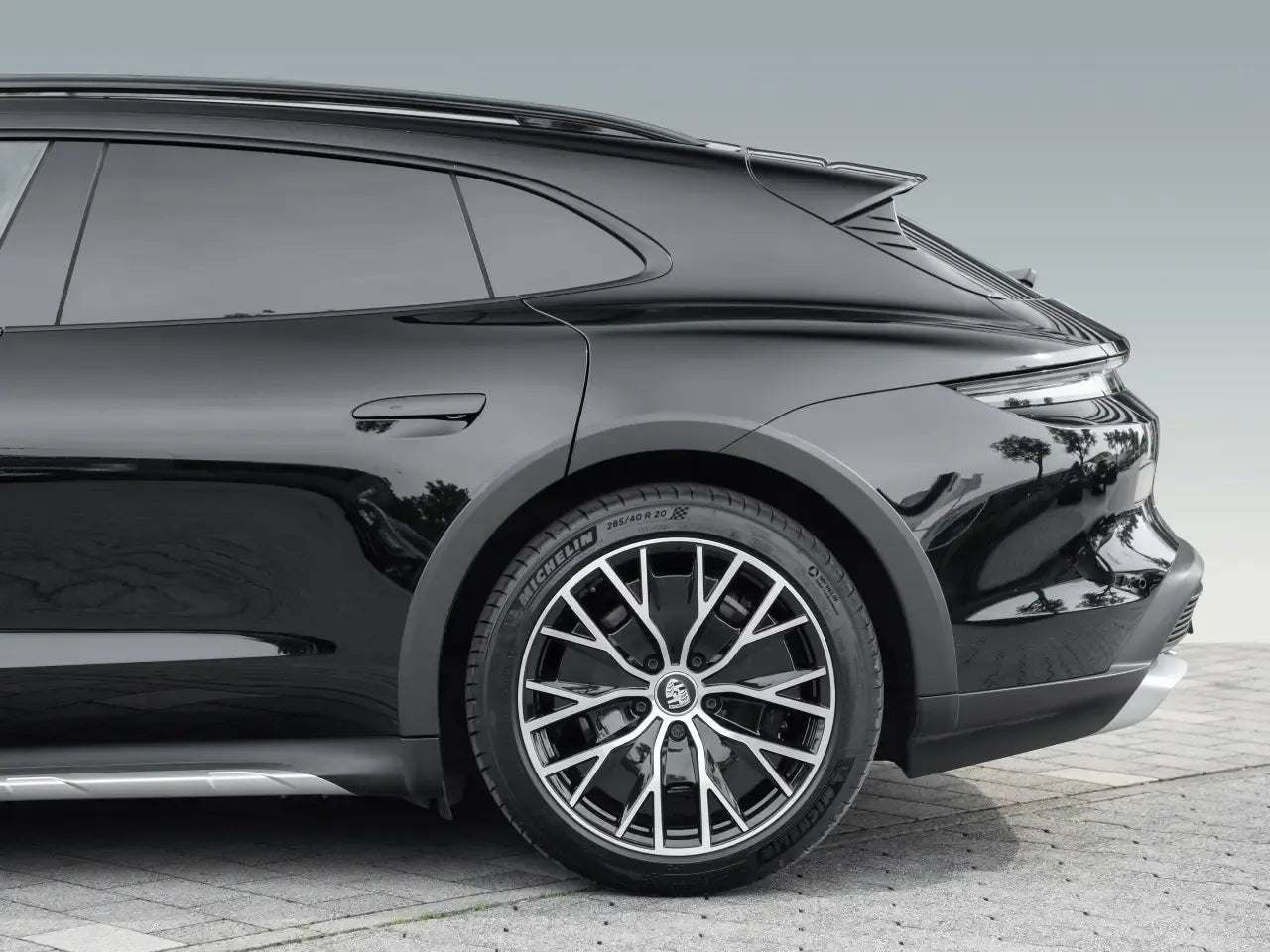 Porsche Taycan 4 Cross Turismo - Electric - Samsaru's Car Outlet