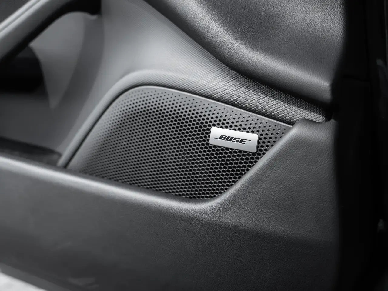 Porsche Taycan 4 Cross Turismo - Electric - Samsaru's Car Outlet