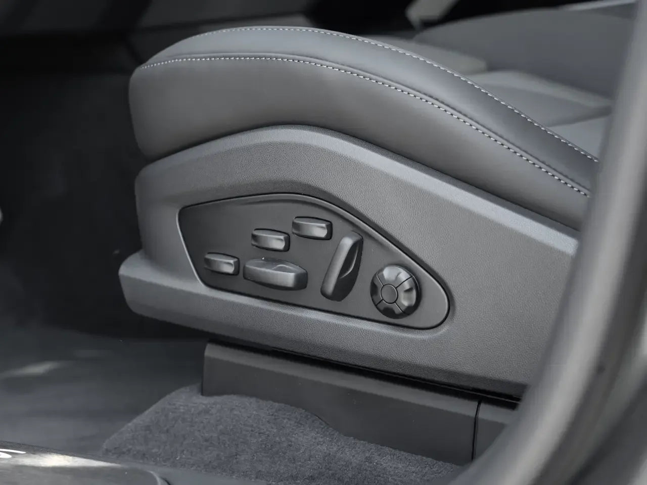 Porsche Macan 4S - Electric - Samsaru's Car Outlet