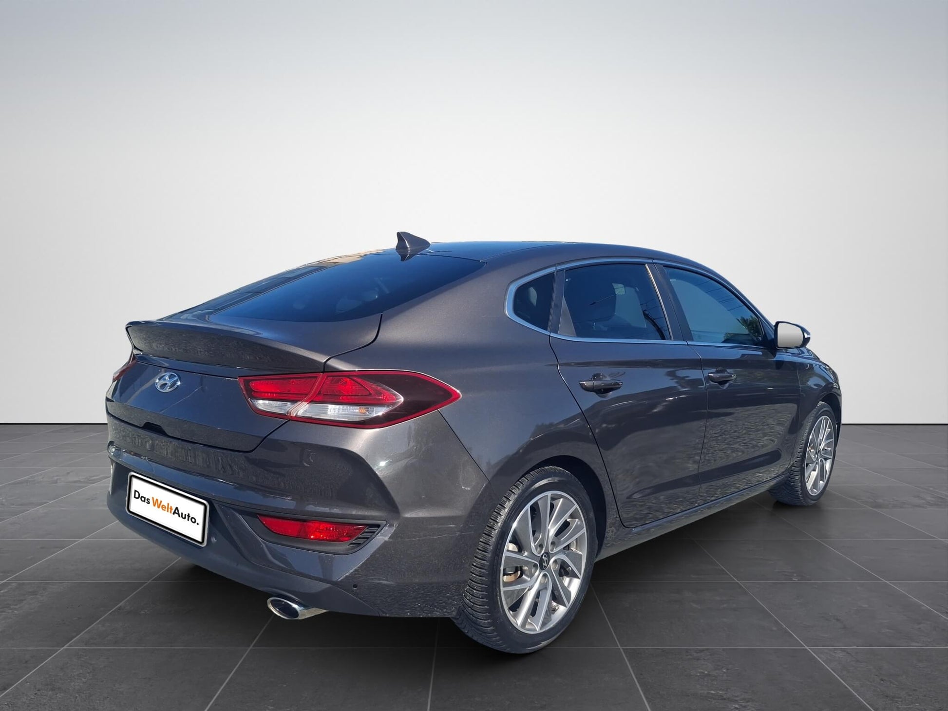 Hyundai i30 Fastback 1.5 T-GDI 7DCT Style - Samsaru's Car Outlet