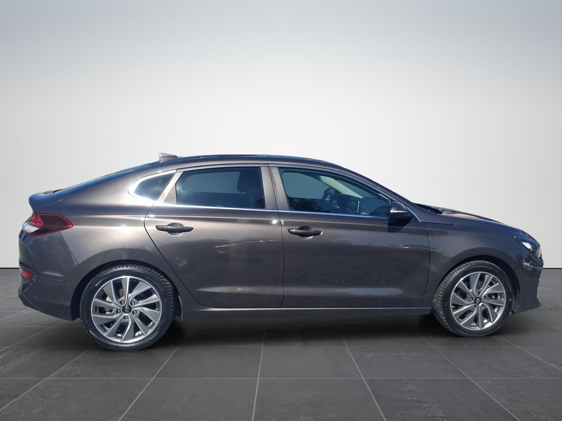 Hyundai i30 Fastback 1.5 T-GDI 7DCT Style - Samsaru's Car Outlet