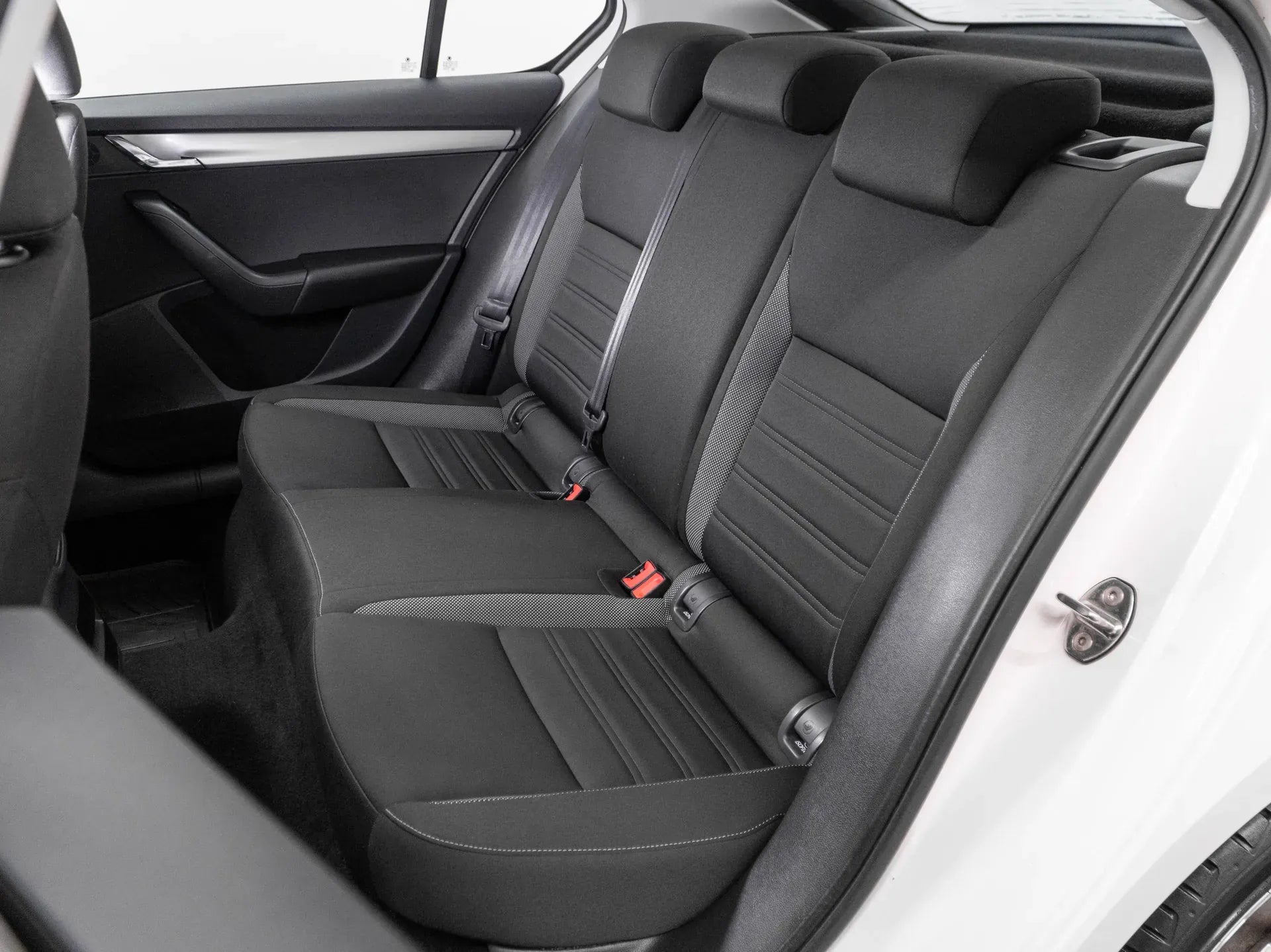 Skoda Octavia 1.6 Diesel 115 CP Alb - Samsaru's Car Outlet