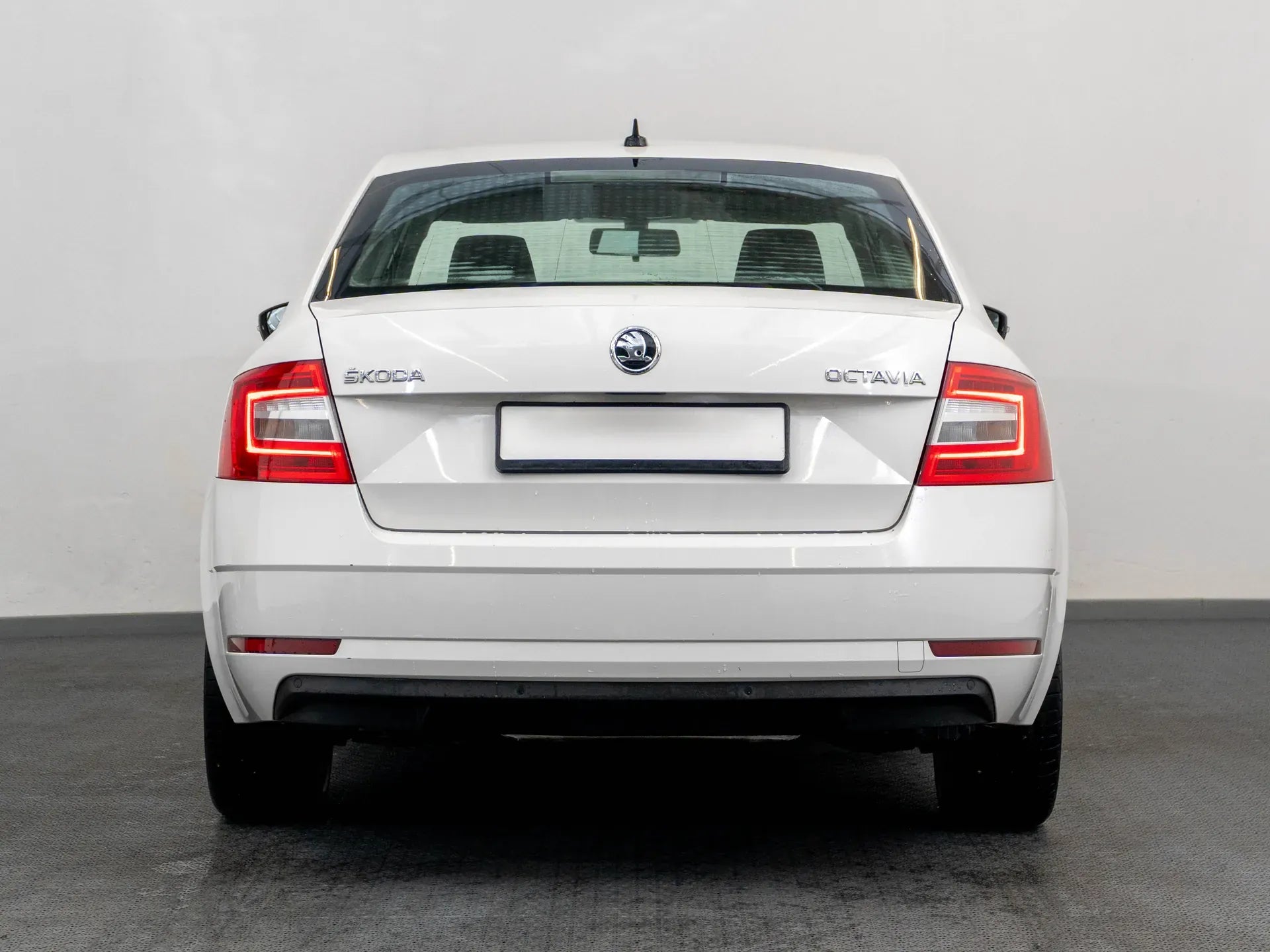 Skoda Octavia 1.6 Diesel 115 CP Alb - Samsaru's Car Outlet