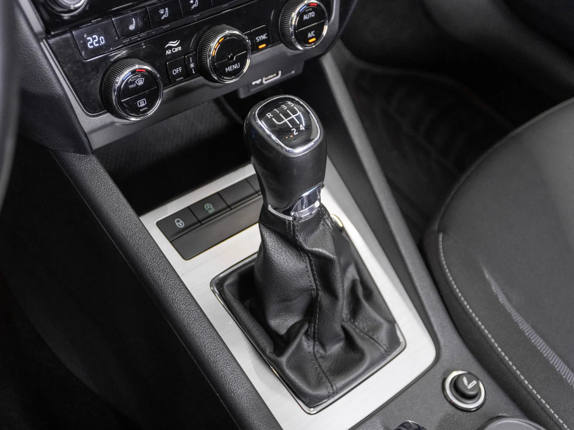 Skoda Octavia 1.6 Diesel 115 CP Alb - Samsaru's Car Outlet
