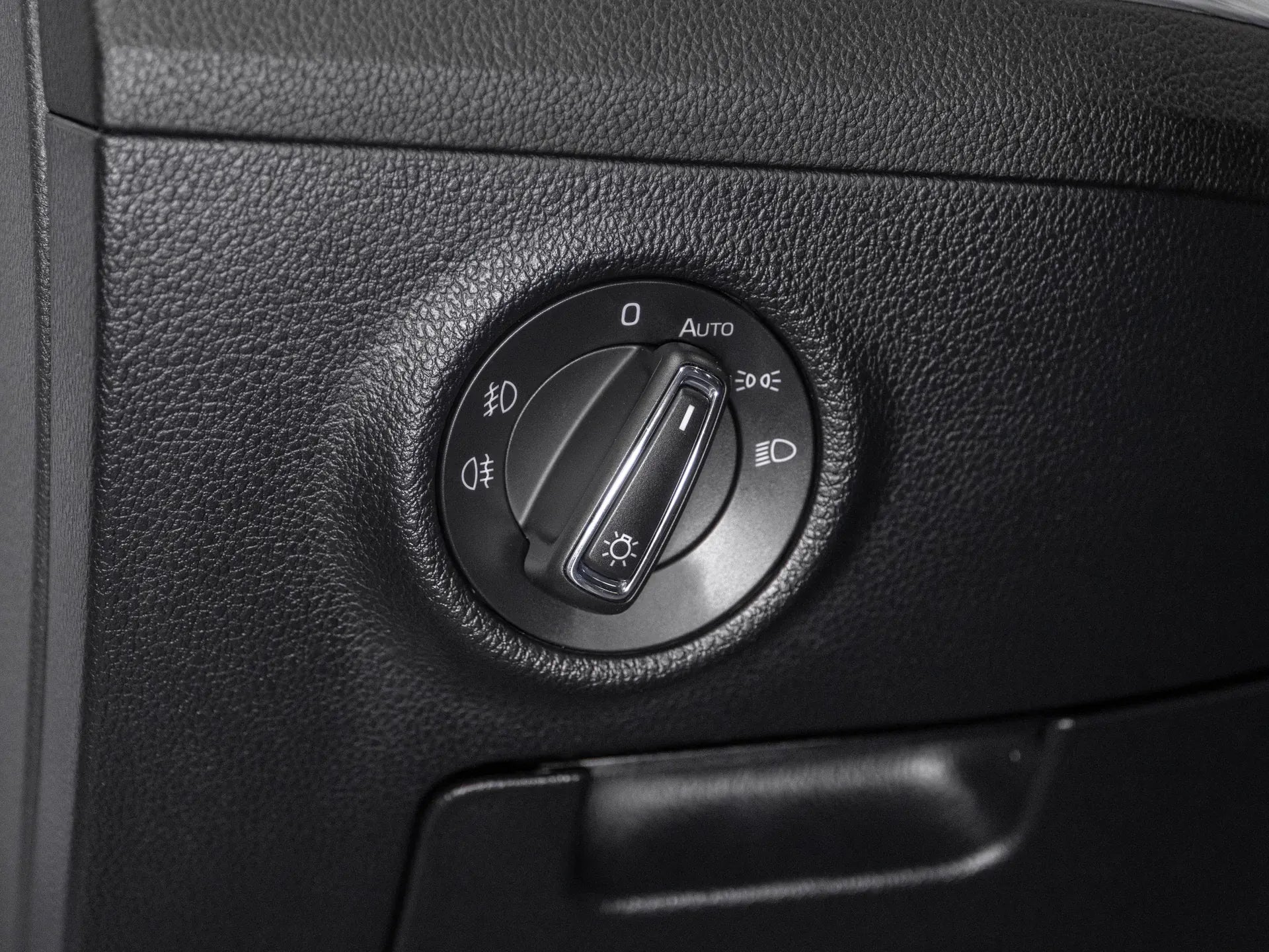 Skoda Superb Ambition 2.0 Diesel 190 CP Argintiu (dublu ambreiaj) - Samsaru's Car Outlet