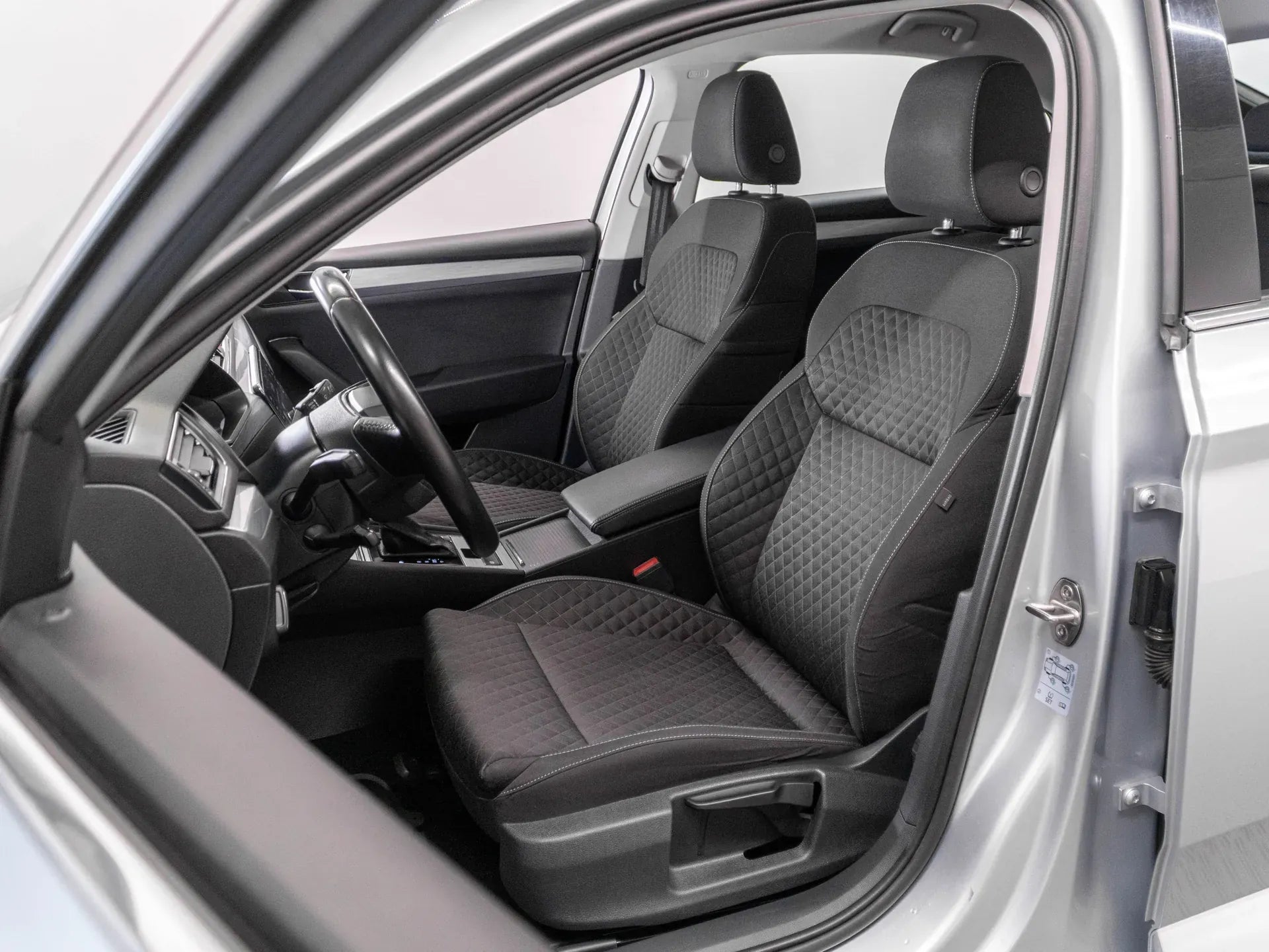 Skoda Superb Ambition 2.0 Diesel 190 CP Argintiu (dublu ambreiaj) - Samsaru's Car Outlet