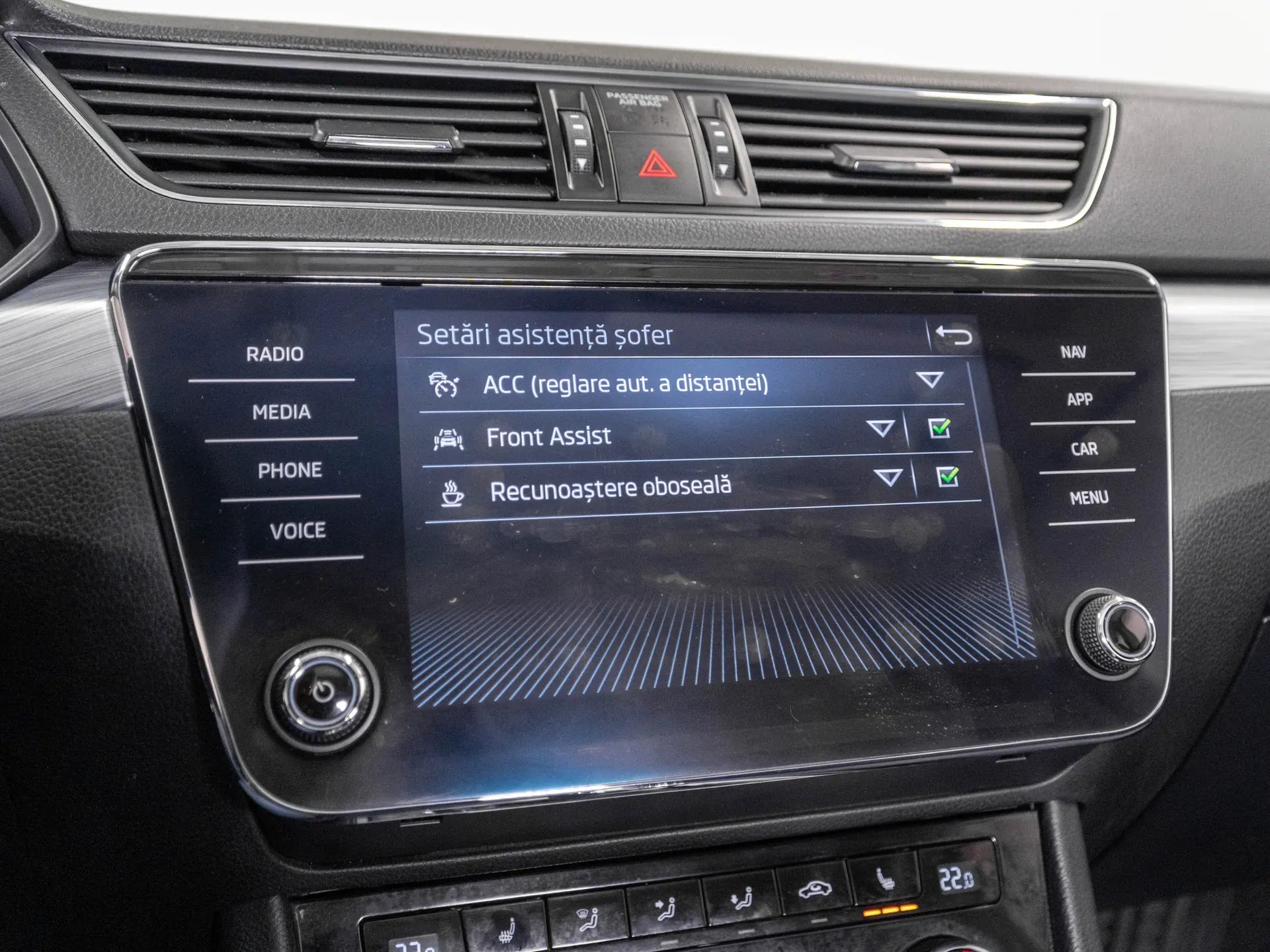 Skoda Superb Ambition 2.0 Diesel 190 CP Argintiu (dublu ambreiaj) - Samsaru's Car Outlet