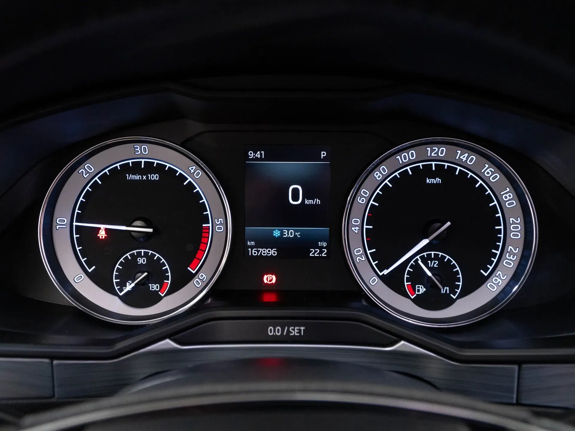 Skoda Superb Ambition 2.0 Diesel 190 CP Argintiu (dublu ambreiaj) - Samsaru's Car Outlet