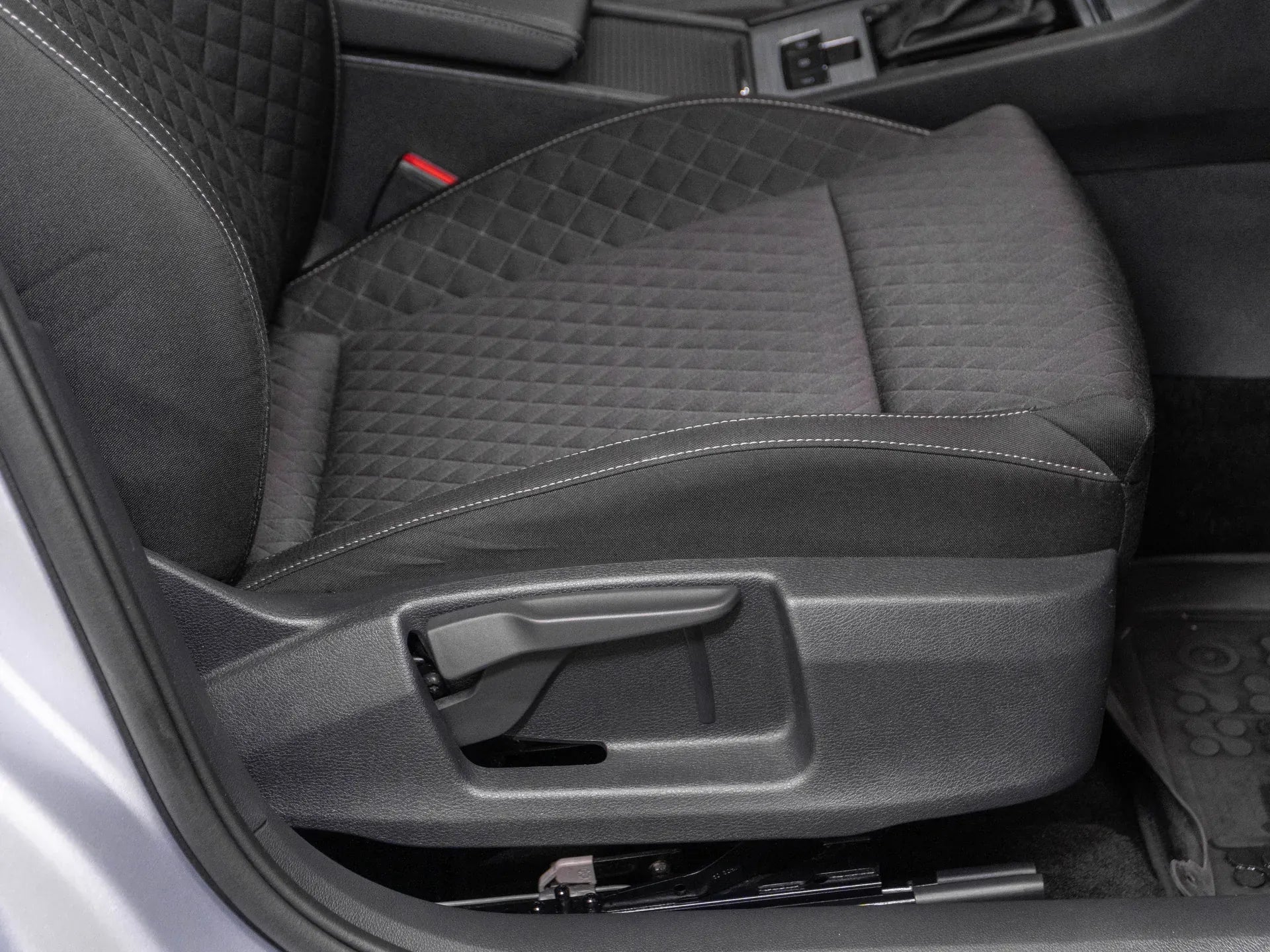 Skoda Superb Ambition 2.0 Diesel 190 CP Argintiu (dublu ambreiaj) - Samsaru's Car Outlet