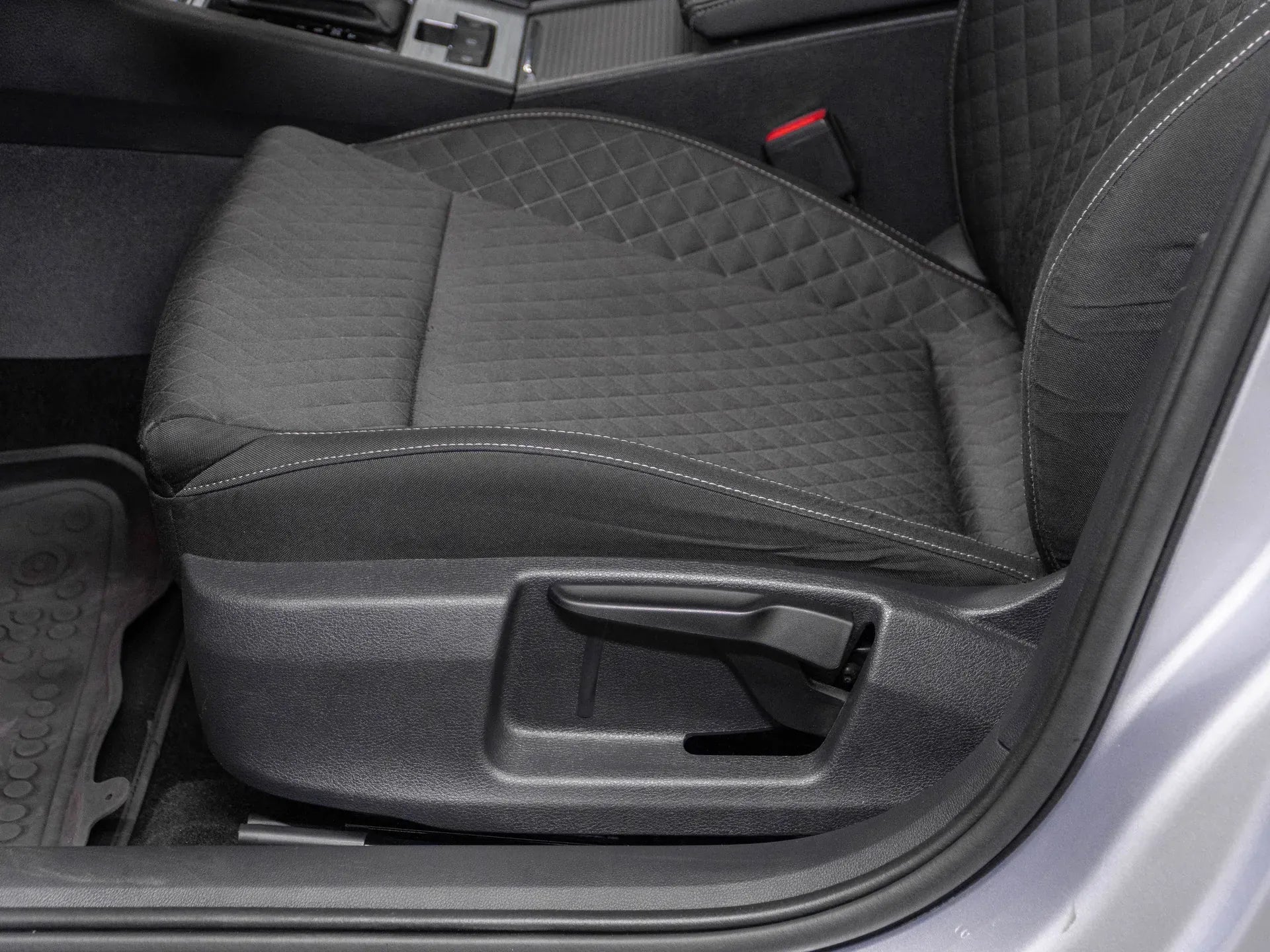 Skoda Superb Ambition 2.0 Diesel 190 CP Argintiu (dublu ambreiaj) - Samsaru's Car Outlet