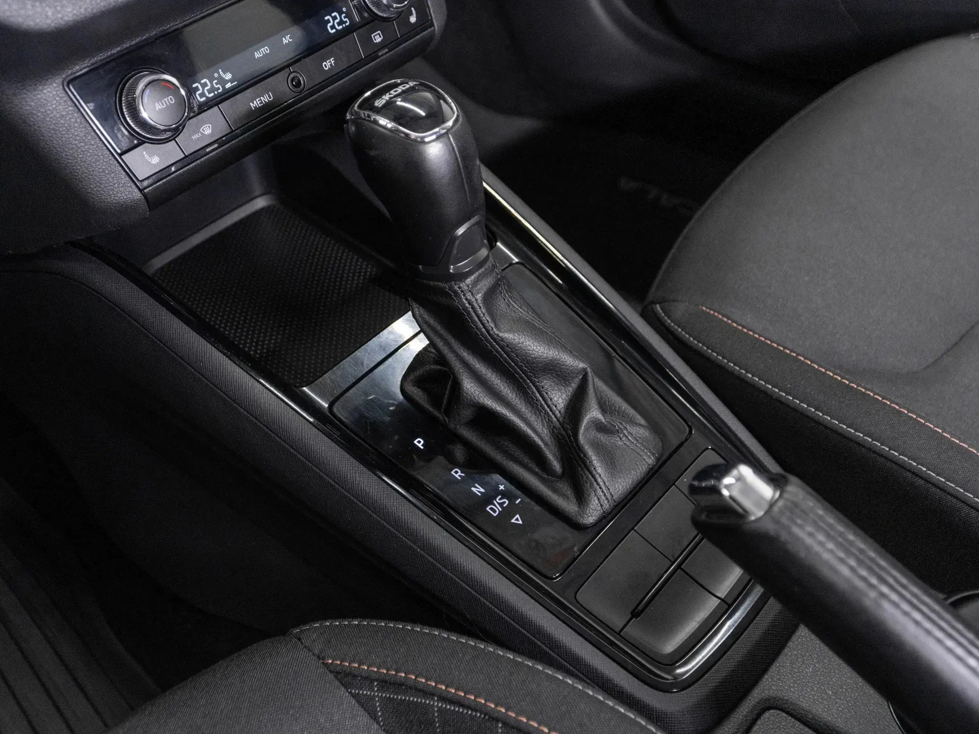 Skoda Scala 1.0 Benzina 115 CP Negru - Samsaru's Car Outlet