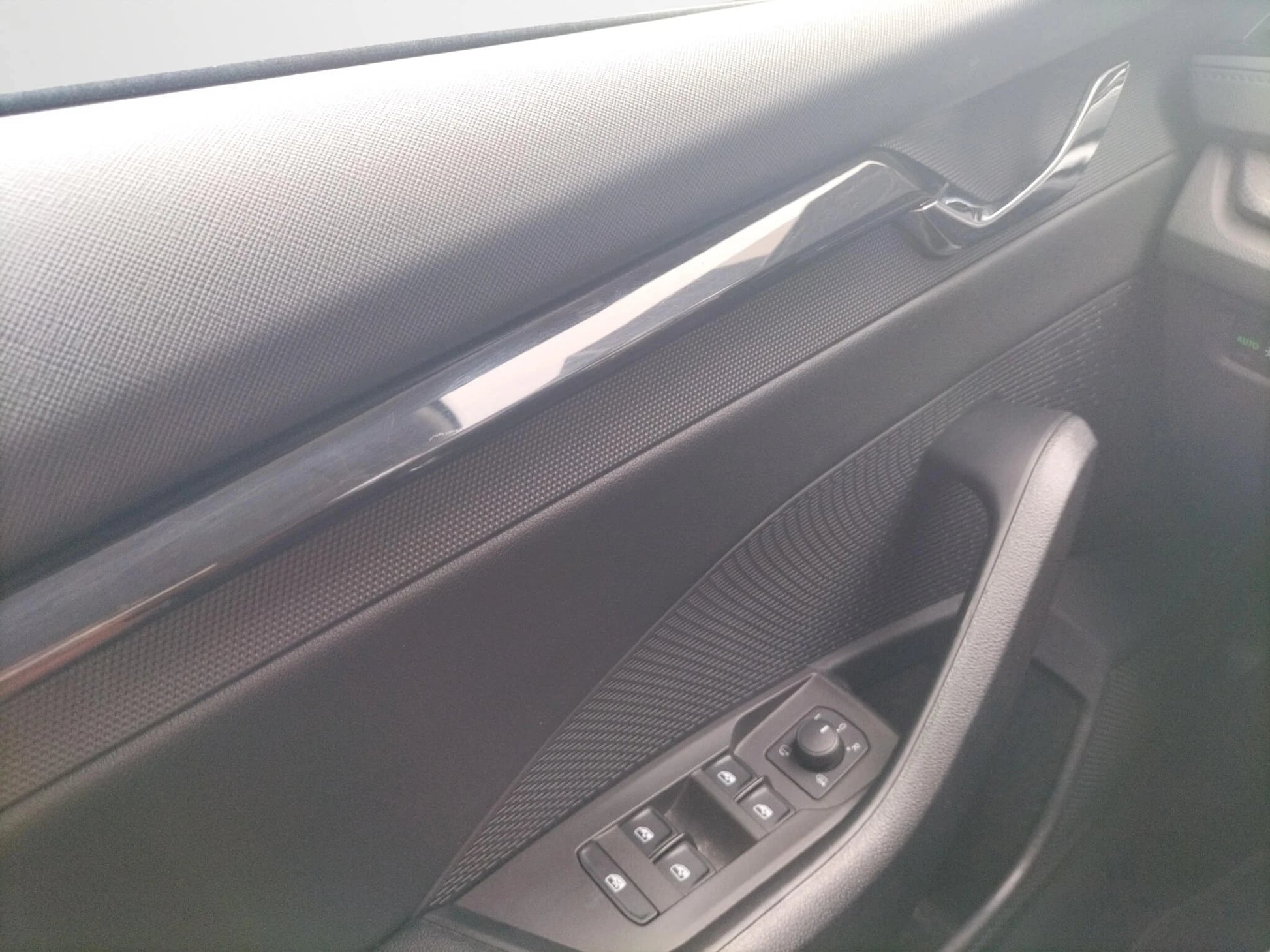 ŠKODA Octavia Combi Ambition 2.0 TDI DSG - Samsaru's Car Outlet