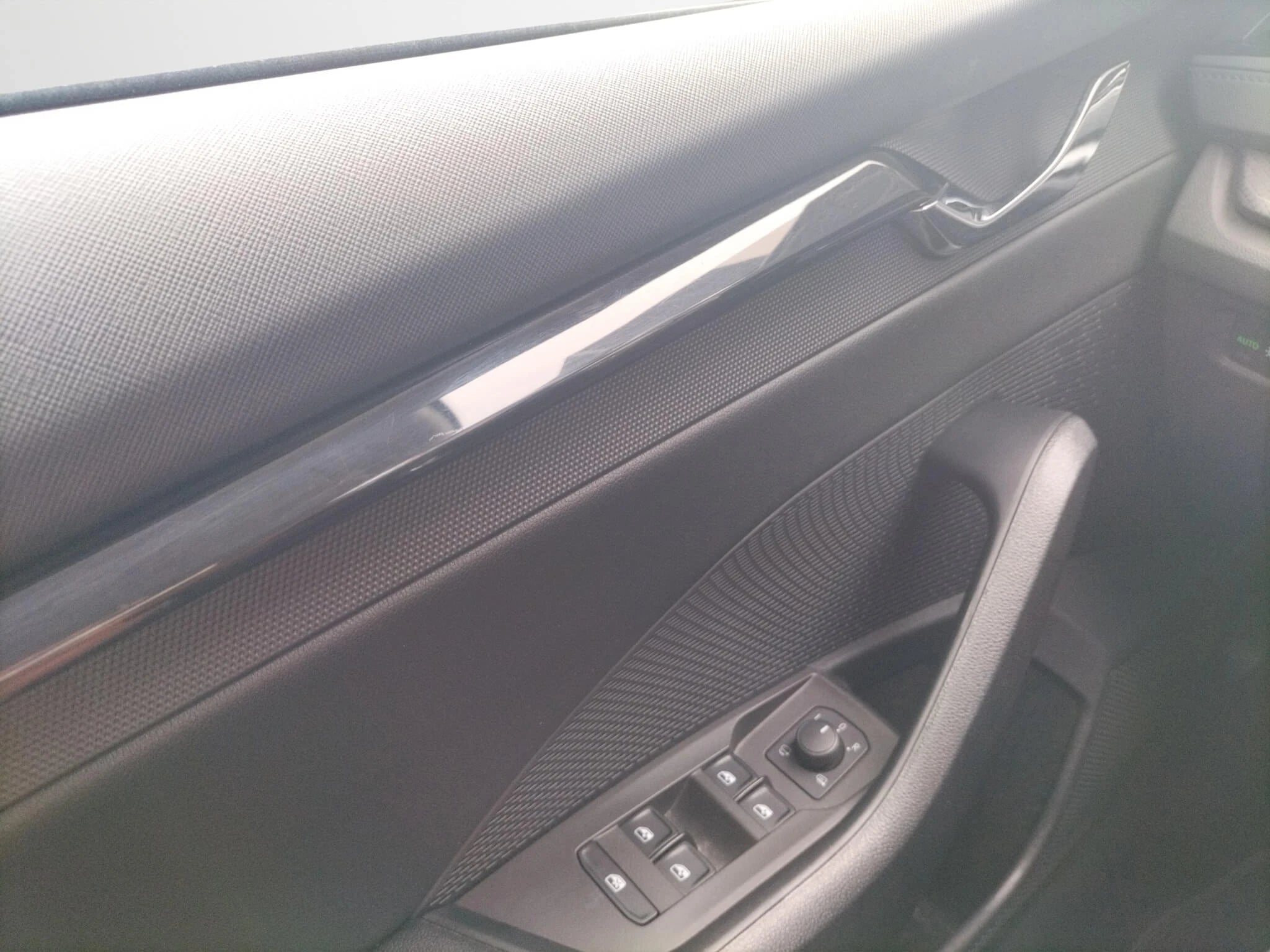 ŠKODA Octavia Combi Ambition 2.0 TDI DSG - Samsaru's Car Outlet