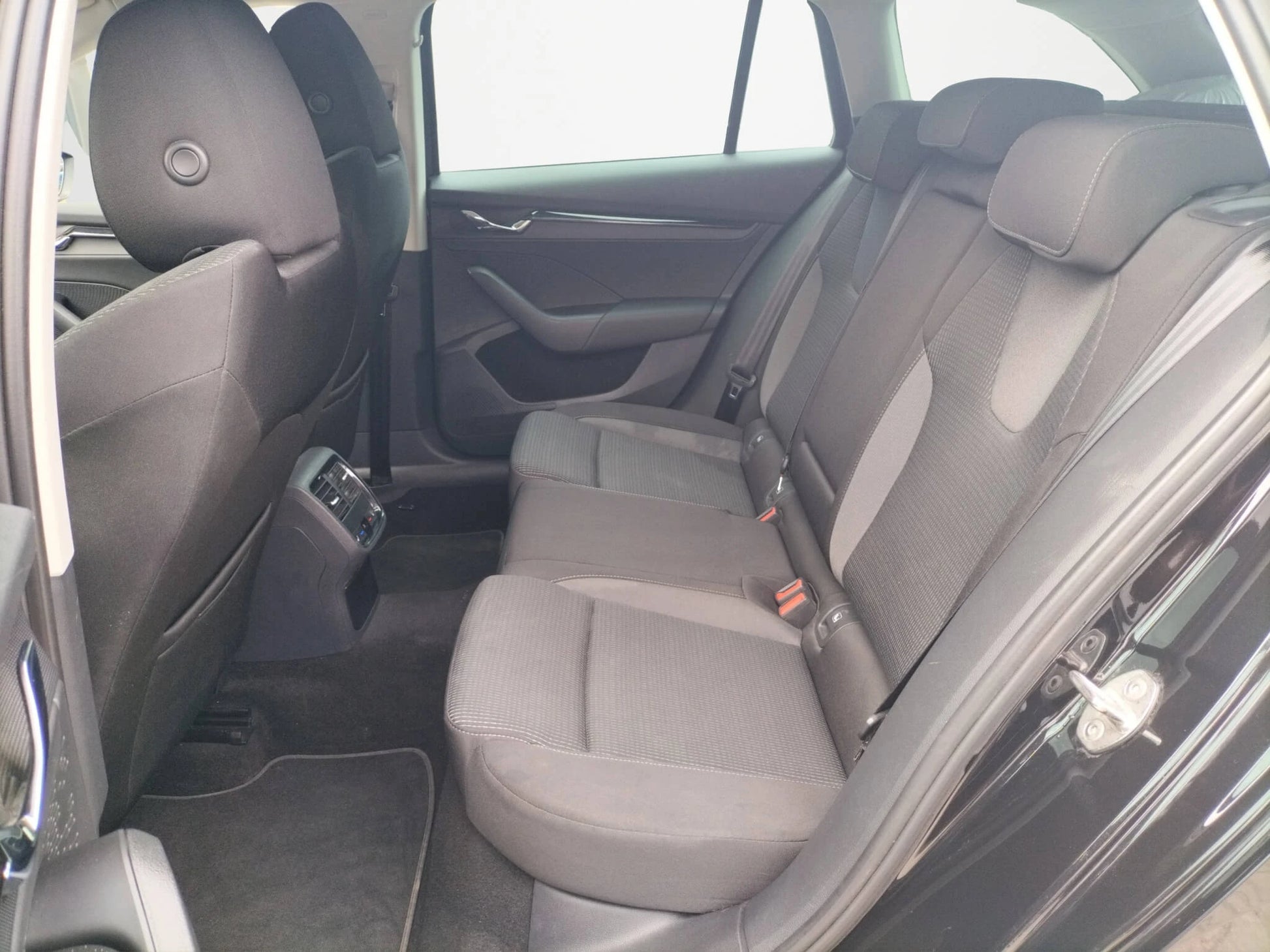 ŠKODA Octavia Combi Ambition 2.0 TDI DSG - Samsaru's Car Outlet