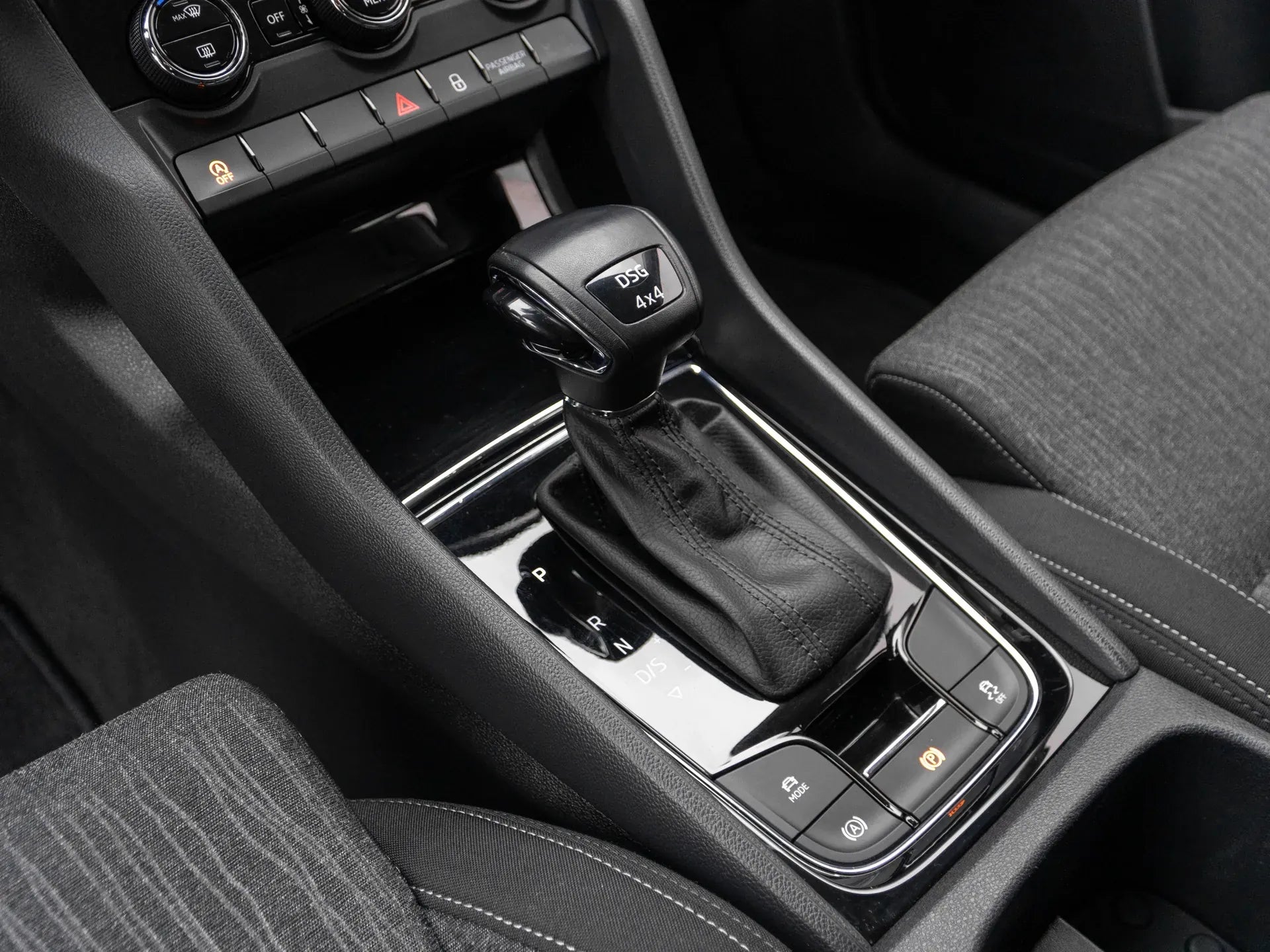 Skoda Karoq 2.0 Diesel 150 CP Albastru - Samsaru's Car Outlet