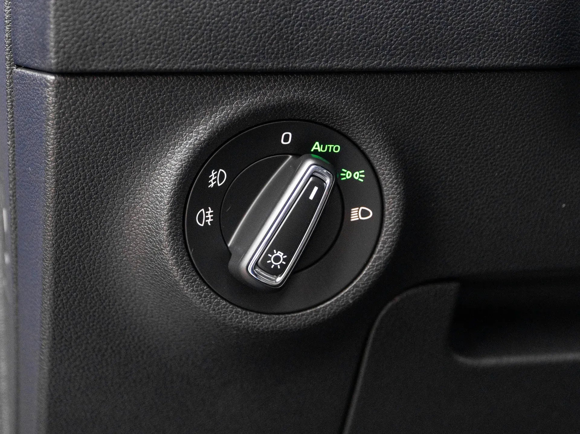 Skoda Karoq 2.0 Diesel 150 CP Albastru - Samsaru's Car Outlet