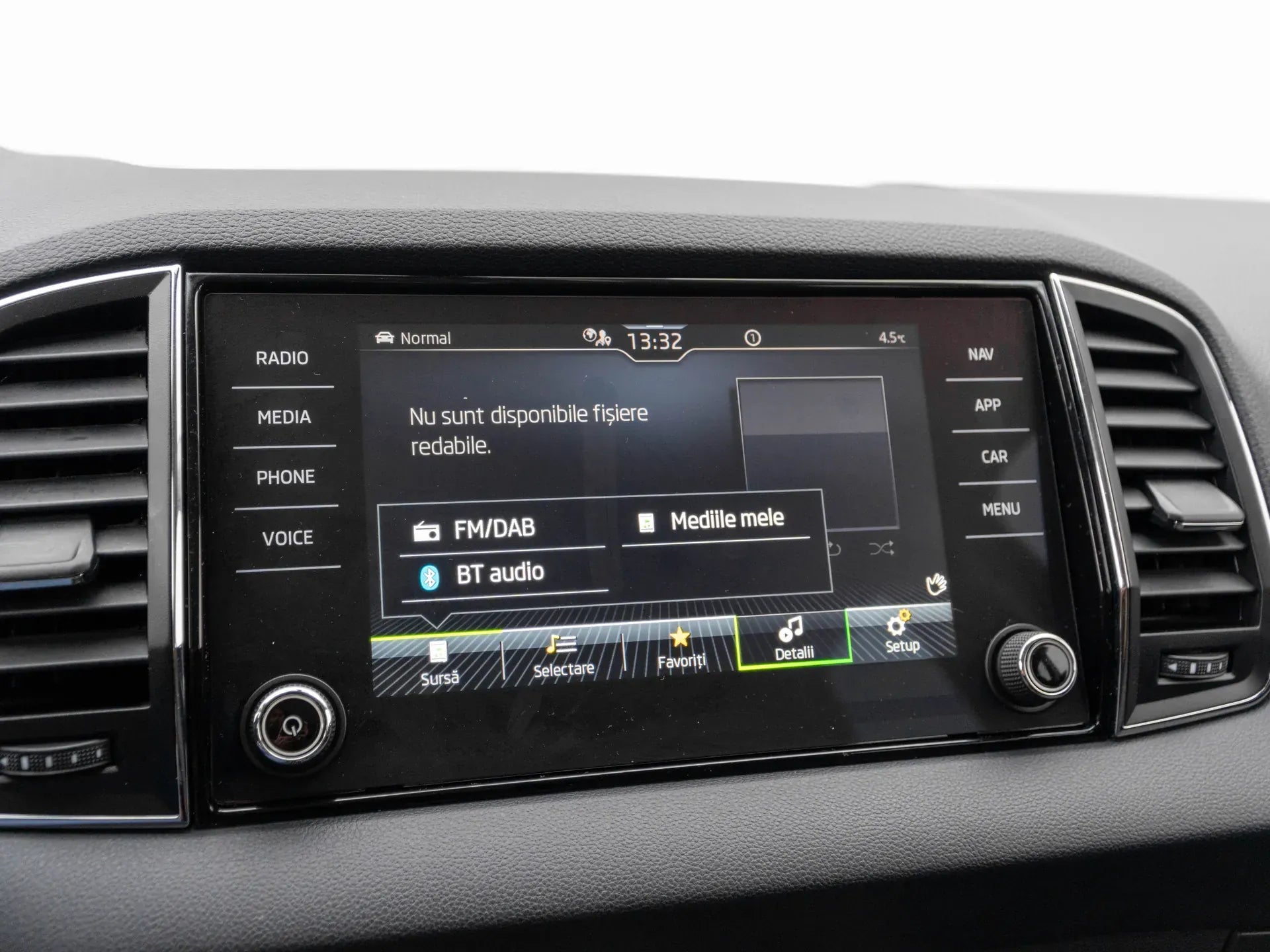 Skoda Karoq 2.0 Diesel 150 CP Albastru - Samsaru's Car Outlet