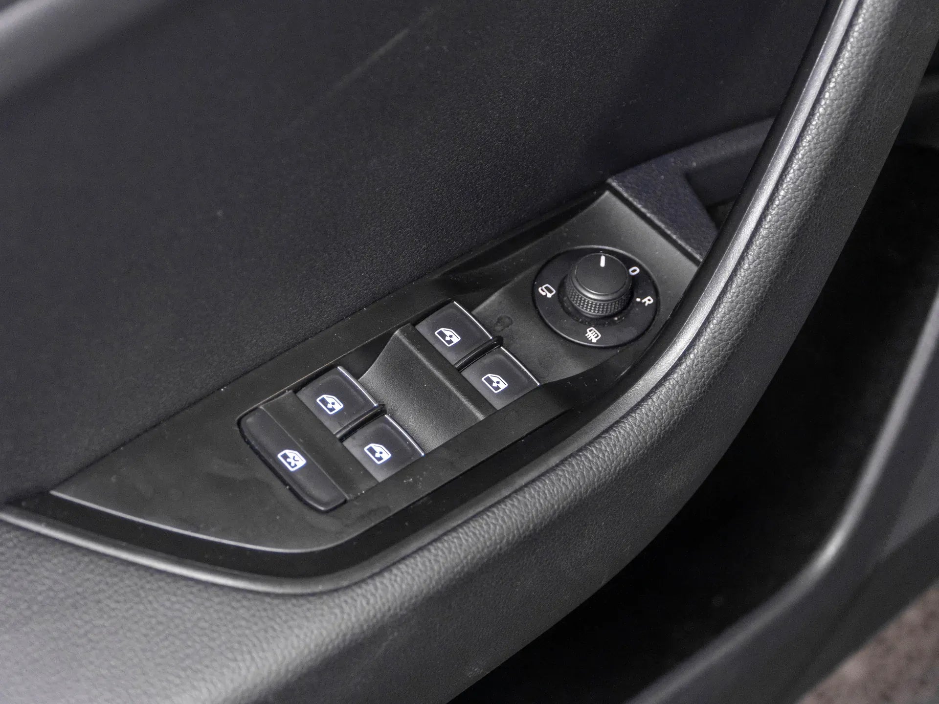 Skoda Superb 2.0 Diesel 190 CP Gri - Samsaru's Car Outlet