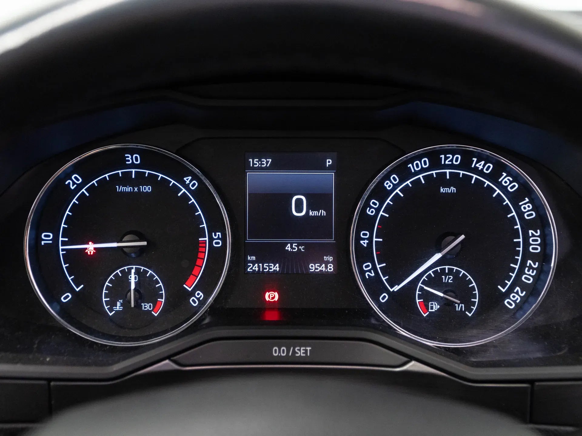 Skoda Superb 2.0 Diesel 190 CP Gri - Samsaru's Car Outlet