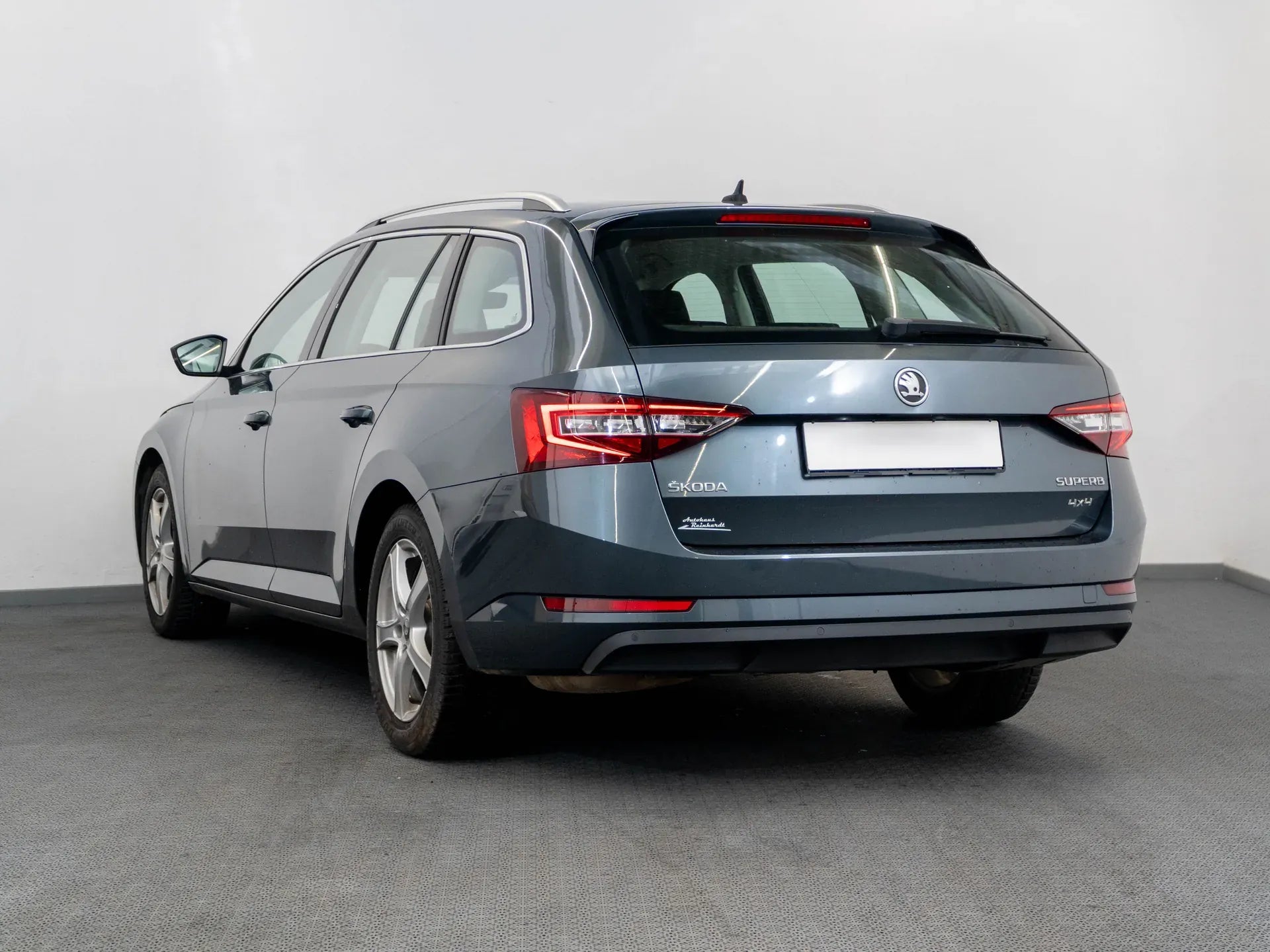 Skoda Superb 2.0 Diesel 190 CP Gri - Samsaru's Car Outlet