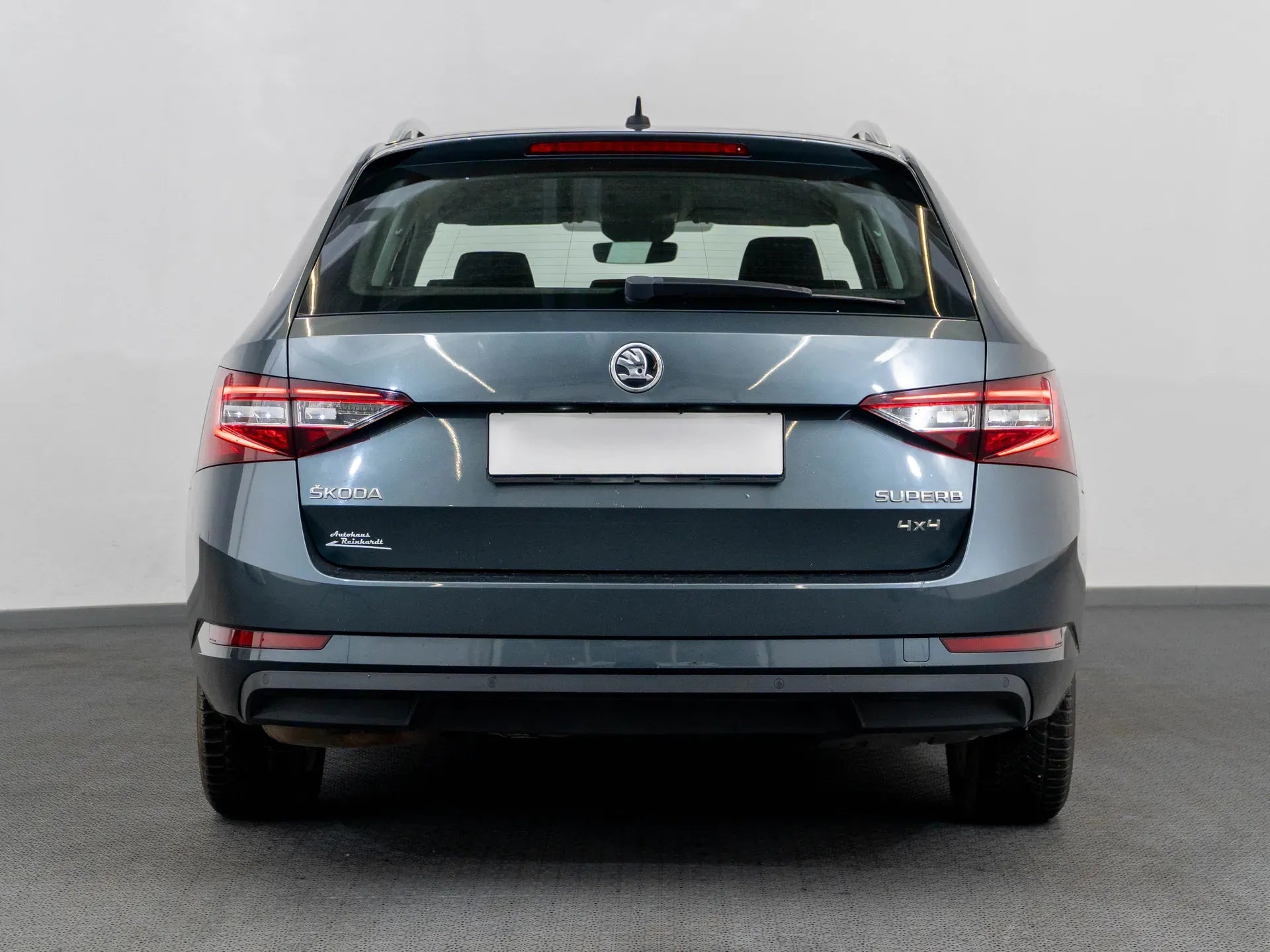 Skoda Superb 2.0 Diesel 190 CP Gri - Samsaru's Car Outlet