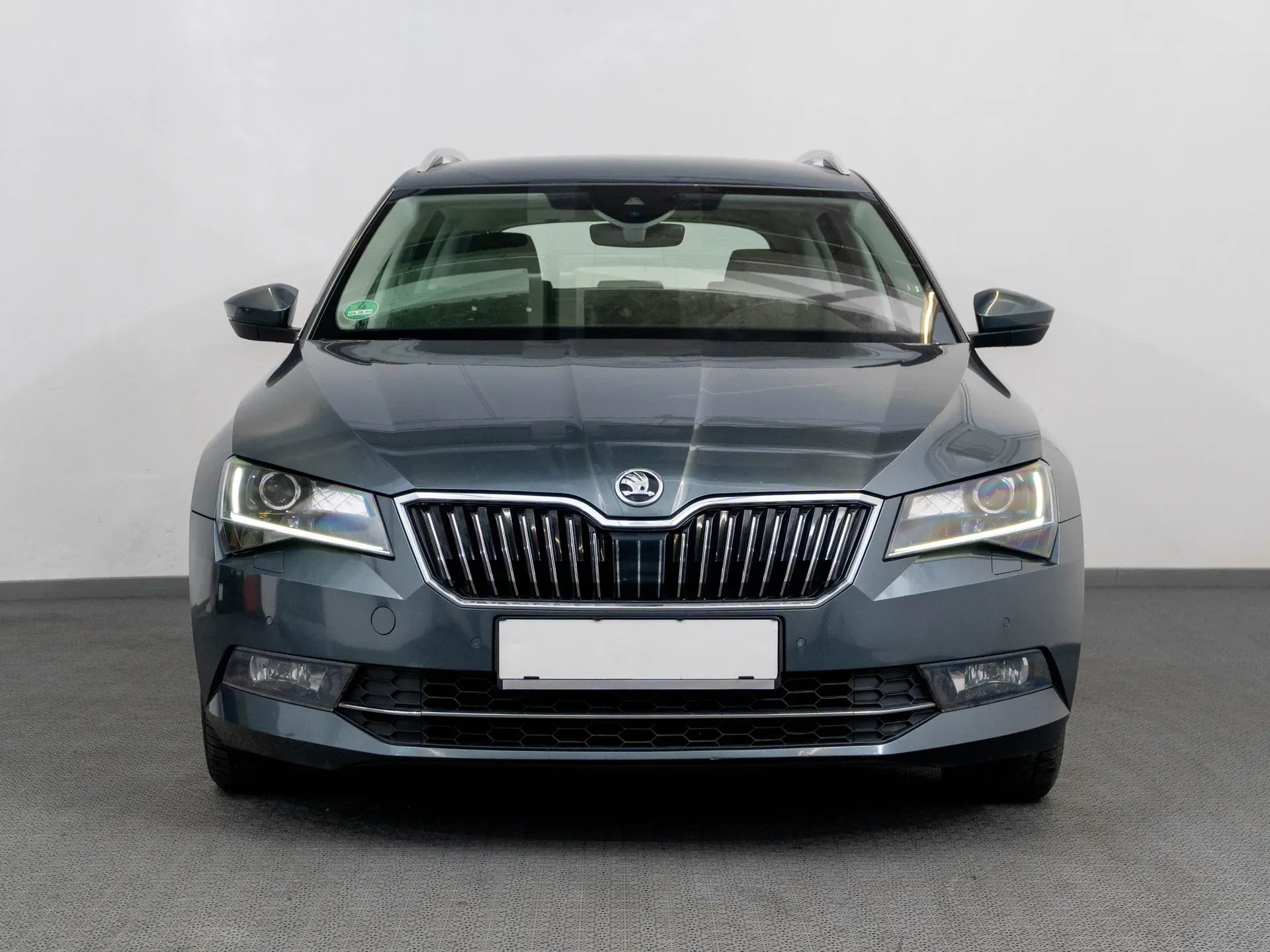 Skoda Superb 2.0 Diesel 190 CP Gri - Samsaru's Car Outlet