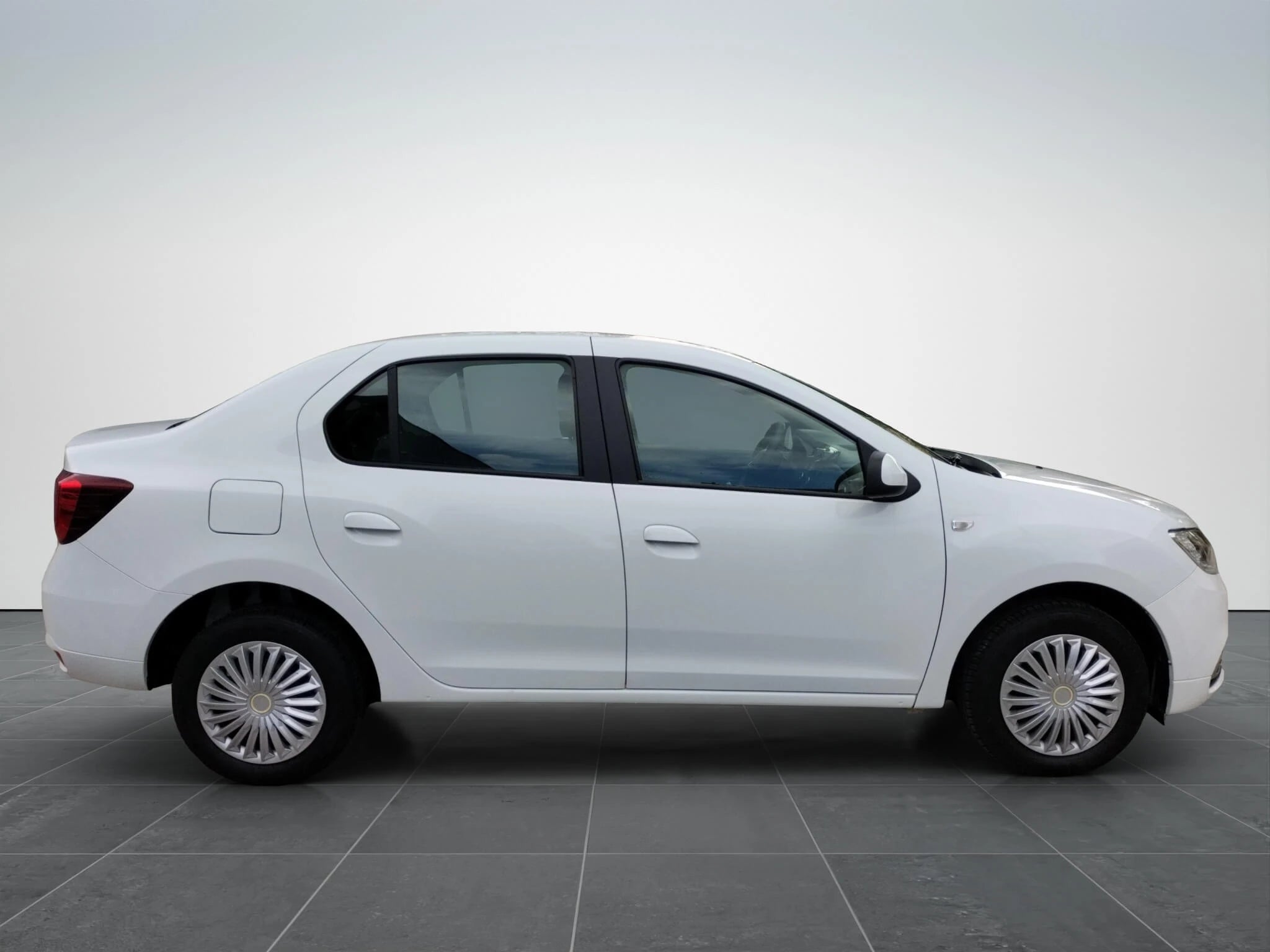 Dacia Logan 1.5 Blue dCi Laureate - Samsaru's Car Outlet