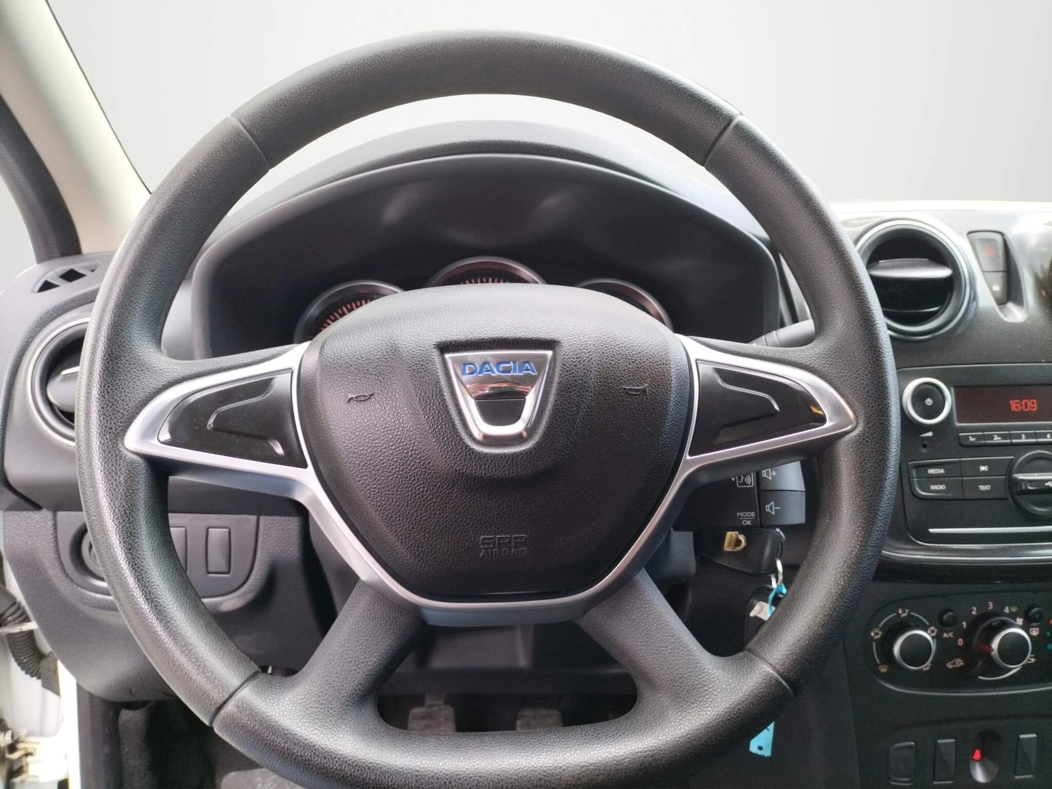 Dacia Logan 1.5 Blue dCi Laureate - Samsaru's Car Outlet
