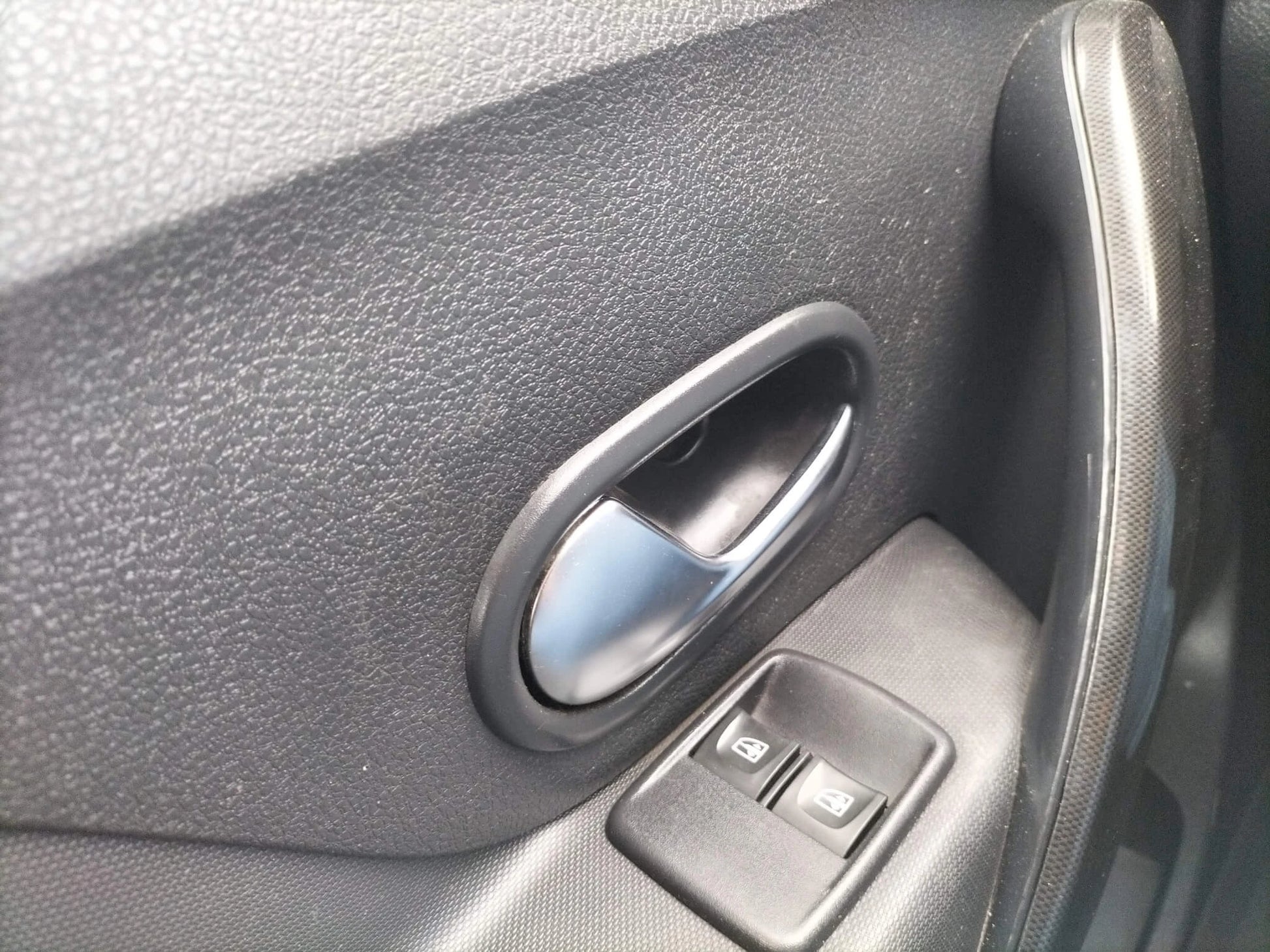 Dacia Logan 1.5 Blue dCi Laureate - Samsaru's Car Outlet
