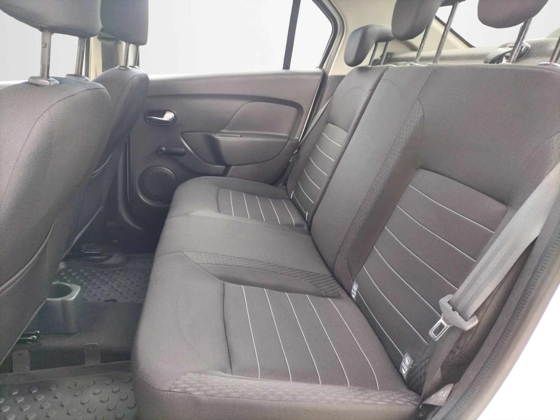 Dacia Logan 1.5 Blue dCi Laureate - Samsaru's Car Outlet