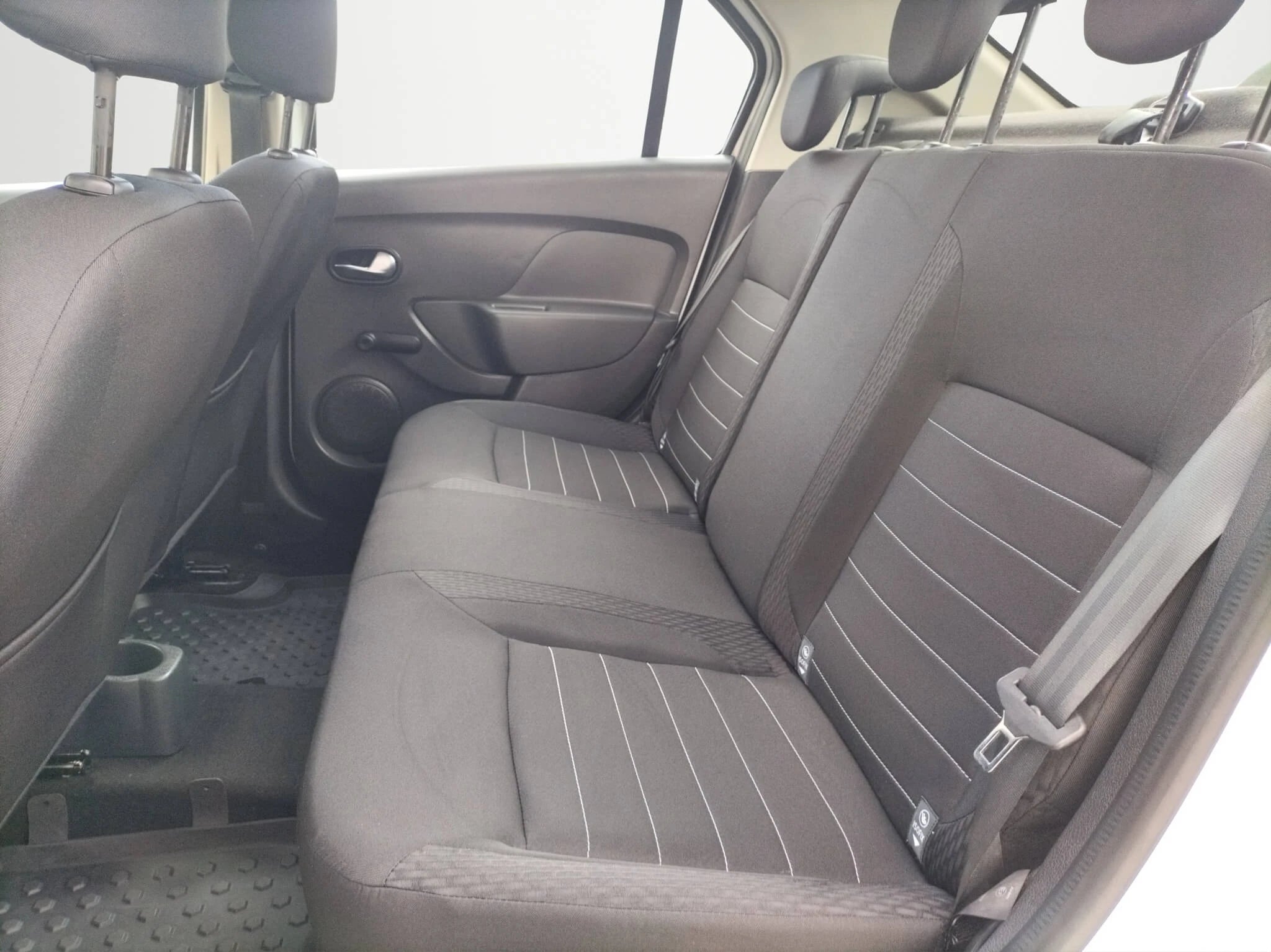 Dacia Logan 1.5 Blue dCi Laureate - Samsaru's Car Outlet