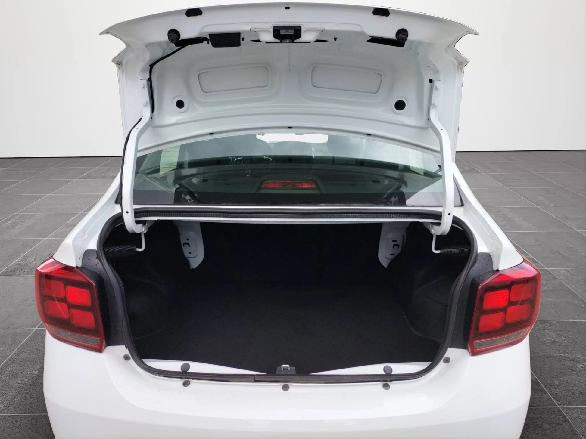 Dacia Logan 1.5 Blue dCi Laureate - Samsaru's Car Outlet