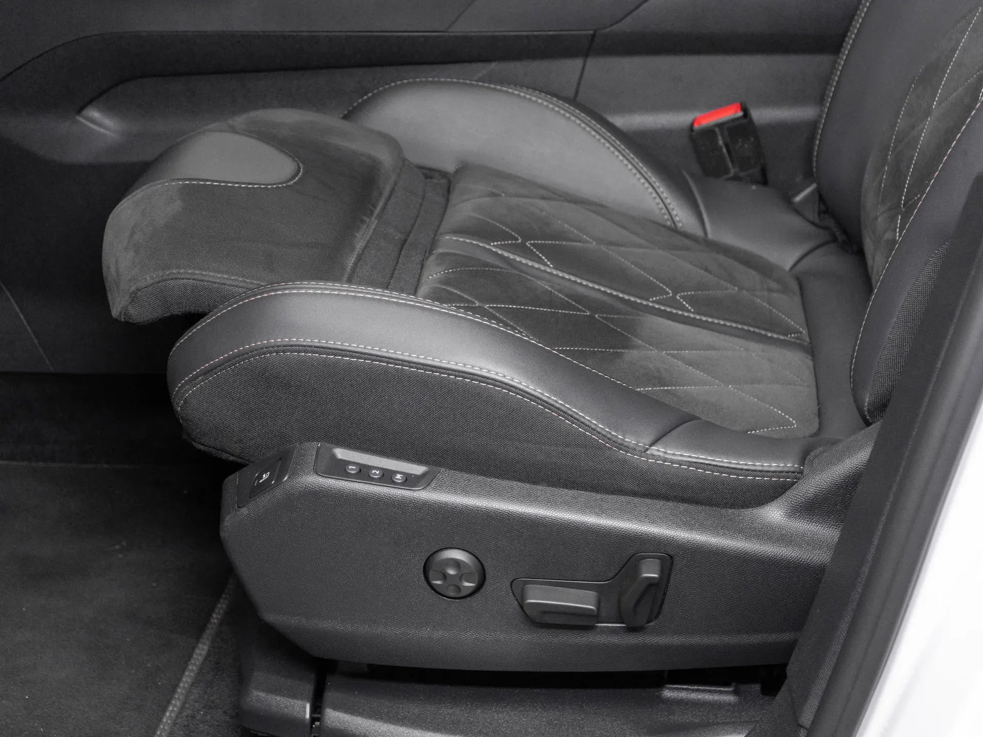 Peugeot 3008 2.0 Diesel 180 CP Alb - Samsaru's Car Outlet