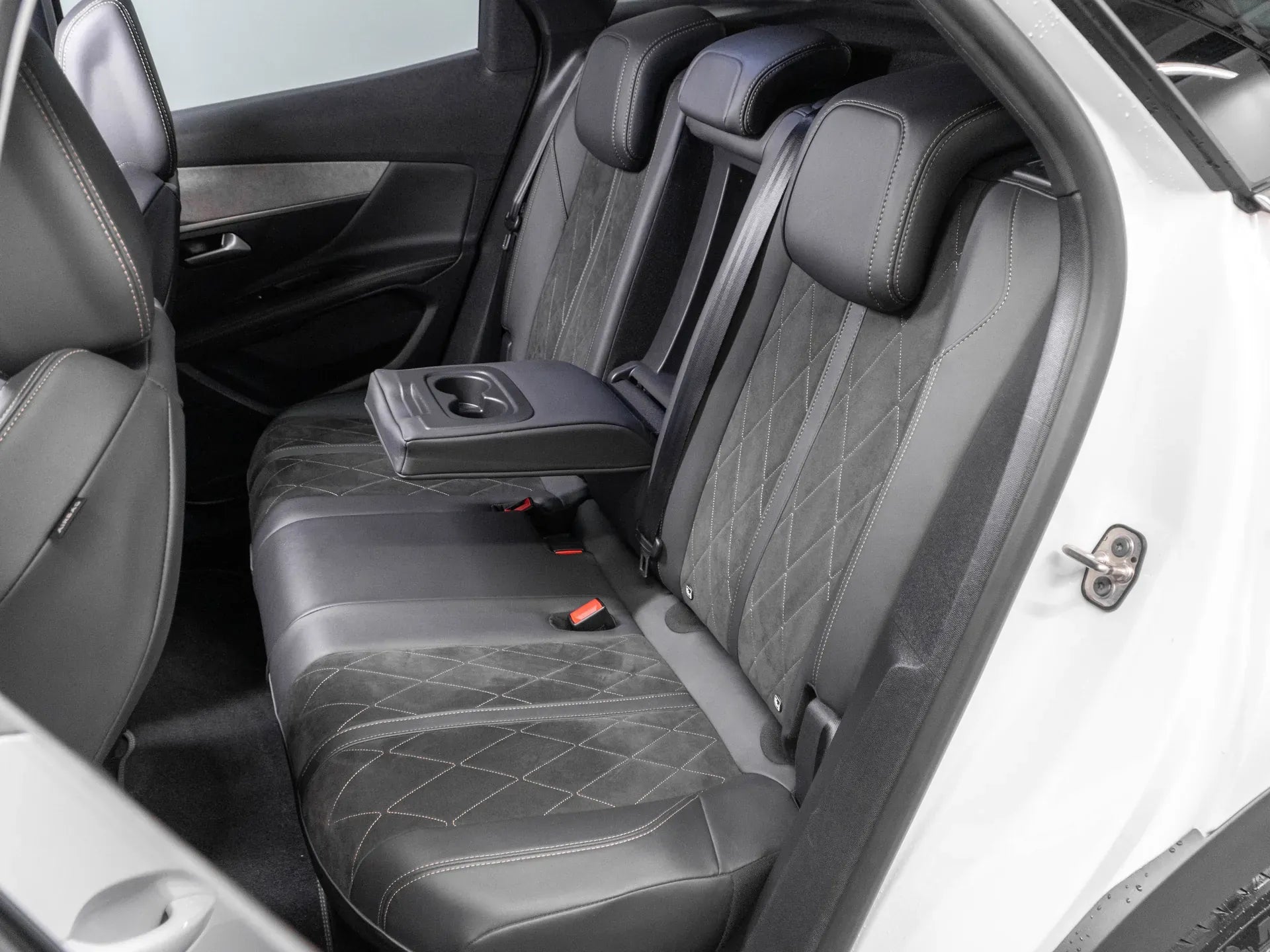 Peugeot 3008 2.0 Diesel 180 CP Alb - Samsaru's Car Outlet