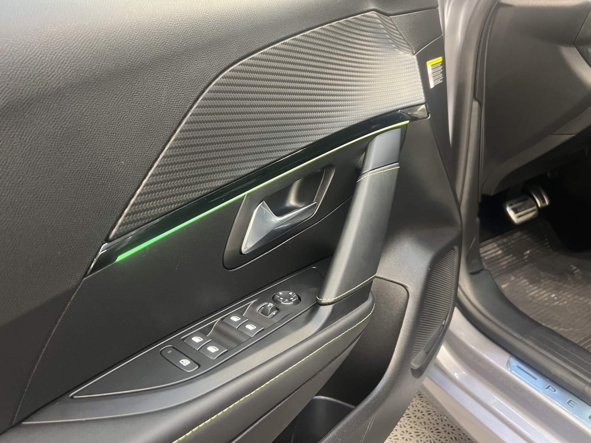 Peugeot 208 GT-Line 1.2 Benzina 133 CP Gri - Samsaru's Car Outlet