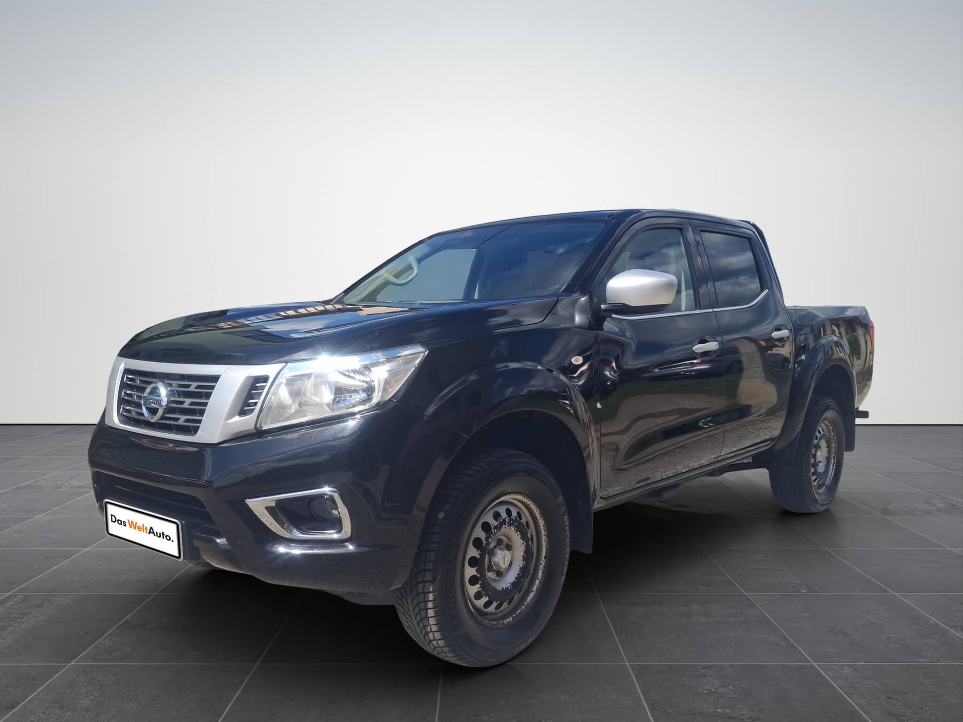 Nissan Navara Acenta Double Cab 4x4 2.3 dCi - Samsaru's Car Outlet