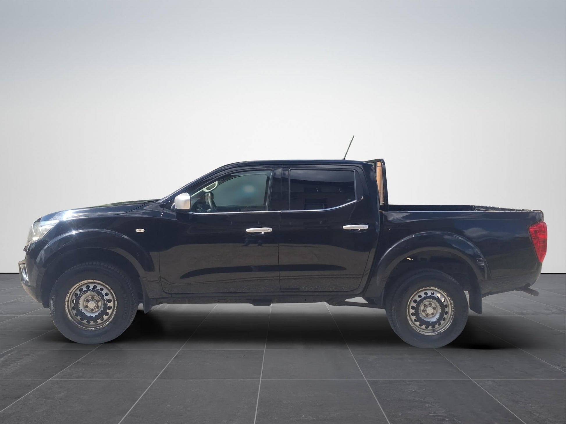 Nissan Navara Acenta Double Cab 4x4 2.3 dCi - Samsaru's Car Outlet